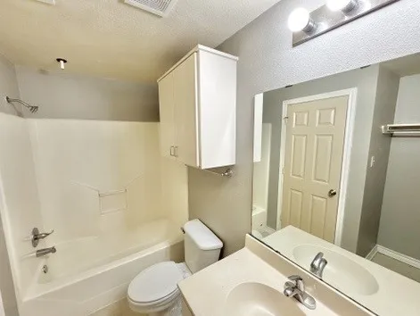 Apartment For Rent in Denton County , 631 Texas Street, Denton, Texas 76209, 1 Bedroom, 1 Bathroom, Garage spaces, 616 Sqft, built in 2000, Price $875, mls#21354060, Real Estate Agent in Denton, Homes For Rent in Denton county, Homes For Rent in Denton, Realtor in Denton Texas, Real Estate Brokerage Independent Realty Texas, Luminita Cordes Realtor
