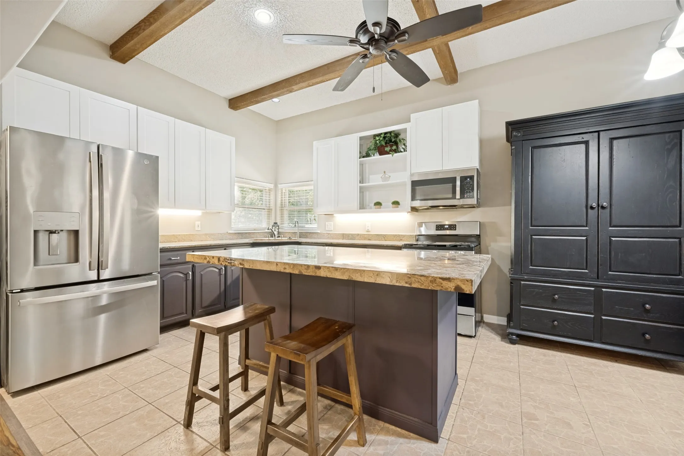 Single Family Residence For Sale in Denton County , 1925 Highland Park Circle, Denton, Texas 76205, 3 Bedroom, 2 Bathroom, 2 Garage spaces, 2,067 Sqft, built in 1984, mls#21351964, Real Estate Agent in Denton, Homes For Sale in Denton county, Homes For Sale in Denton, Realtor in Denton Texas, Real Estate Brokerage Independent Realty Texas, Luminita Cordes Realtor