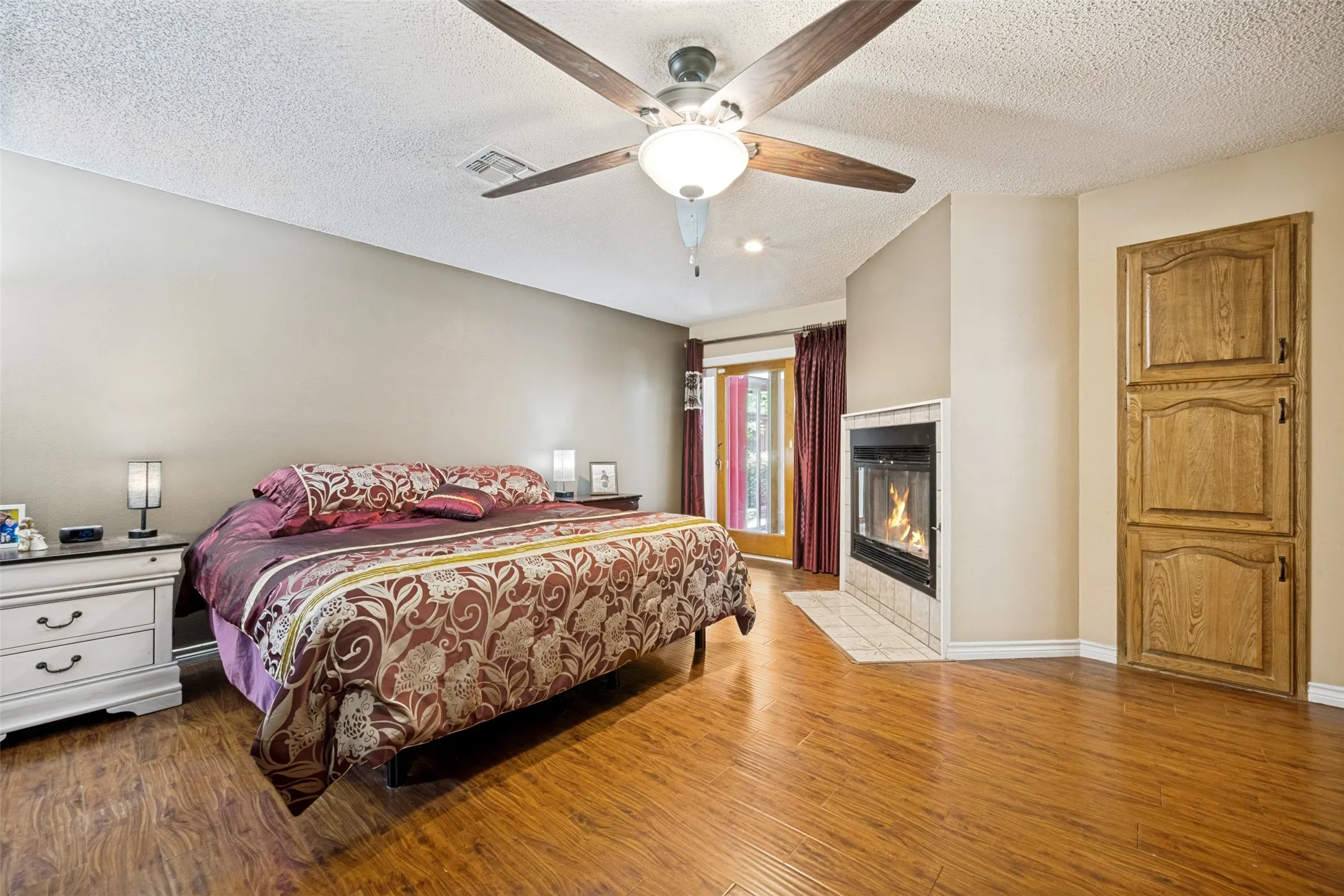 Single Family Residence For Sale in Denton County , 1925 Highland Park Circle, Denton, Texas 76205, 3 Bedroom, 2 Bathroom, 2 Garage spaces, 2,067 Sqft, built in 1984, mls#21351964, Real Estate Agent in Denton, Homes For Sale in Denton county, Homes For Sale in Denton, Realtor in Denton Texas, Real Estate Brokerage Independent Realty Texas, Luminita Cordes Realtor