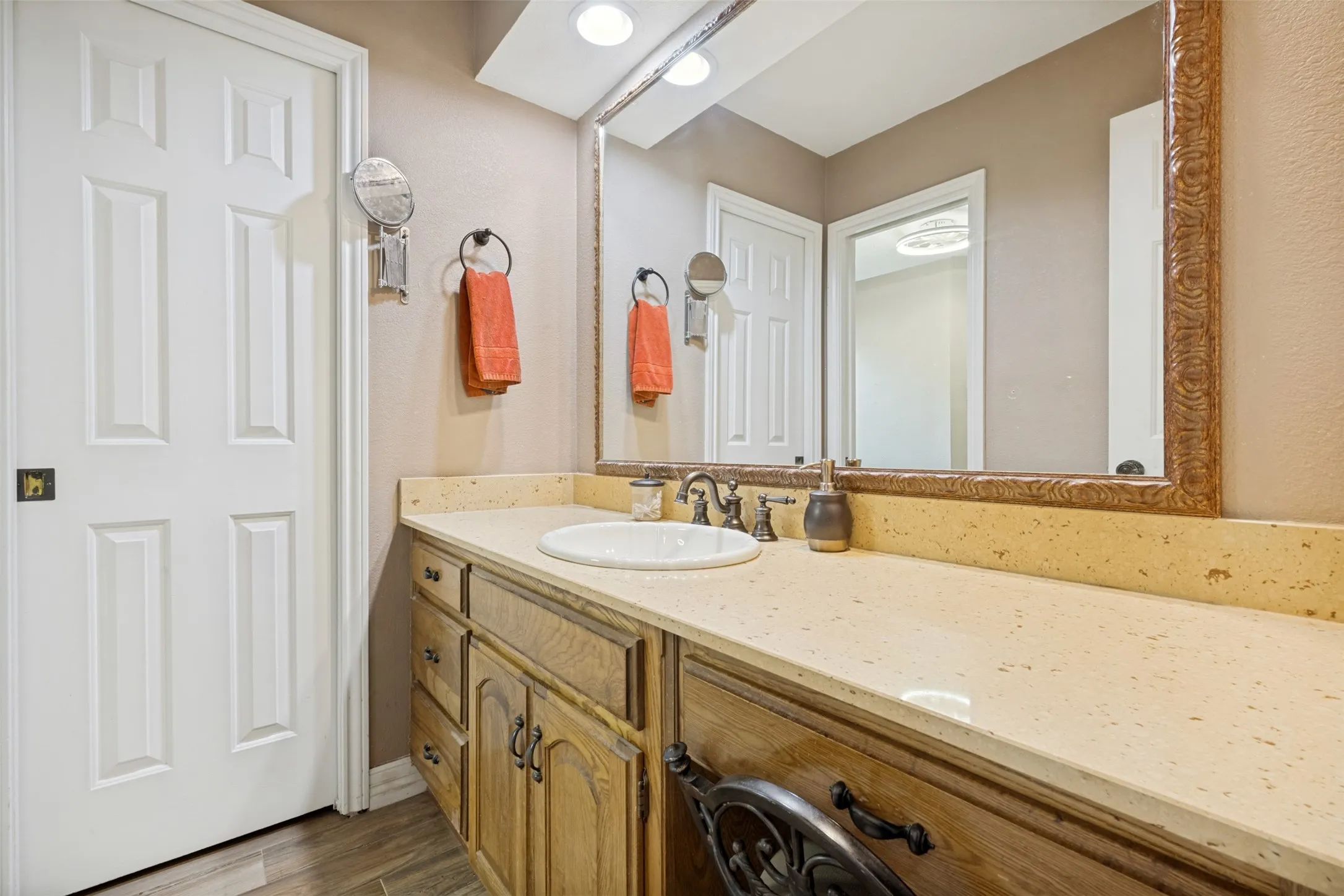 Single Family Residence For Sale in Denton County , 1925 Highland Park Circle, Denton, Texas 76205, 3 Bedroom, 2 Bathroom, 2 Garage spaces, 2,067 Sqft, built in 1984, mls#21351964, Real Estate Agent in Denton, Homes For Sale in Denton county, Homes For Sale in Denton, Realtor in Denton Texas, Real Estate Brokerage Independent Realty Texas, Luminita Cordes Realtor