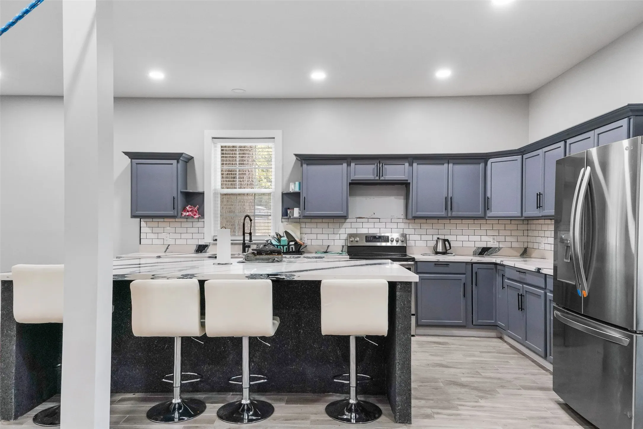 Single Family Residence For Sale in Hunt County , 10863 Lakeview Trail, Quinlan, Texas 75474, 7 Bedroom, 3 Bathroom, Garage spaces, 3,053 Sqft, built in 1986, mls#21354120, Real Estate Agent in Quinlan, Homes For Sale in Hunt county, Homes For Sale in Quinlan, Realtor in Quinlan Texas, Real Estate Brokerage Independent Realty Texas, Luminita Cordes Realtor