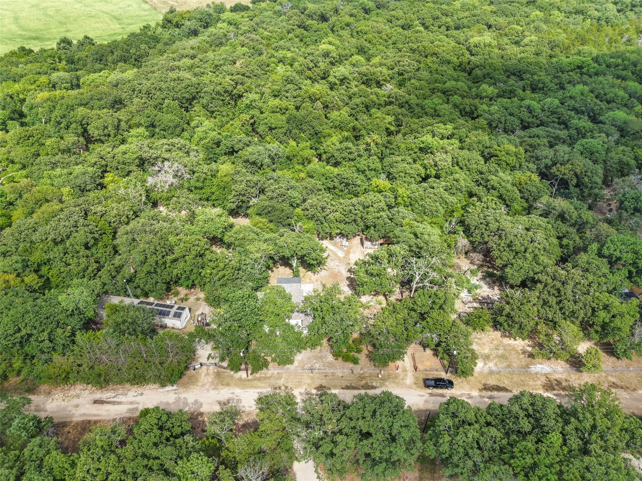 Single Family Residence For Sale in Hunt County , 10863 Lakeview Trail, Quinlan, Texas 75474, 7 Bedroom, 3 Bathroom, Garage spaces, 3,053 Sqft, built in 1986, mls#21354120, Real Estate Agent in Quinlan, Homes For Sale in Hunt county, Homes For Sale in Quinlan, Realtor in Quinlan Texas, Real Estate Brokerage Independent Realty Texas, Luminita Cordes Realtor