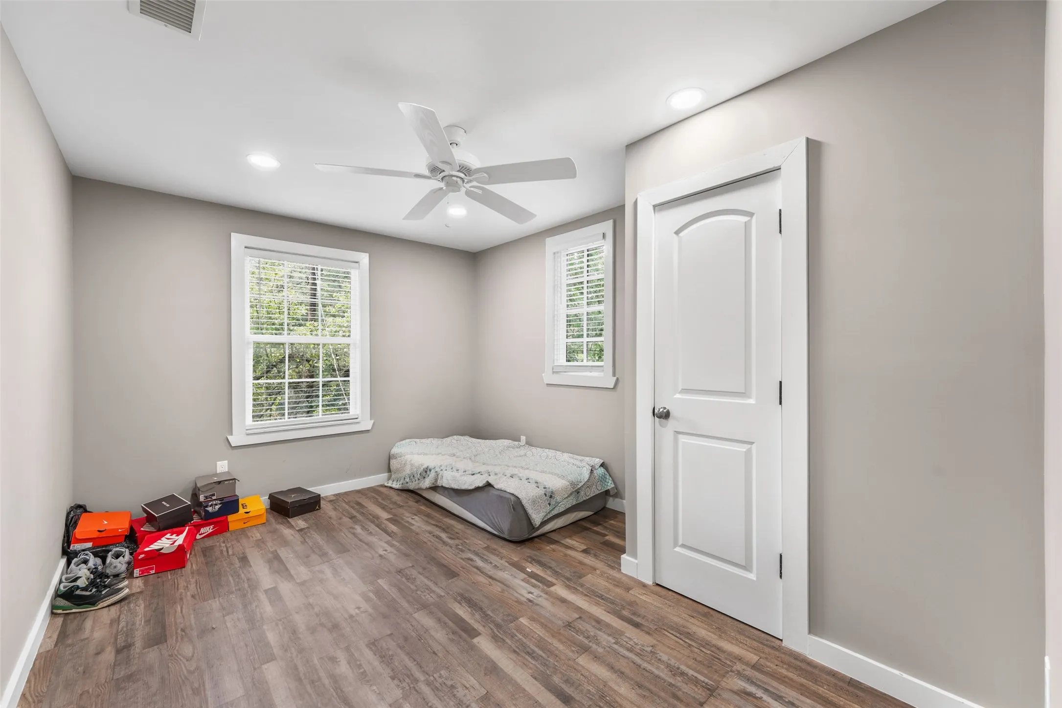 Single Family Residence For Sale in Hunt County , 10863 Lakeview Trail, Quinlan, Texas 75474, 7 Bedroom, 3 Bathroom, Garage spaces, 3,053 Sqft, built in 1986, mls#21354120, Real Estate Agent in Quinlan, Homes For Sale in Hunt county, Homes For Sale in Quinlan, Realtor in Quinlan Texas, Real Estate Brokerage Independent Realty Texas, Luminita Cordes Realtor