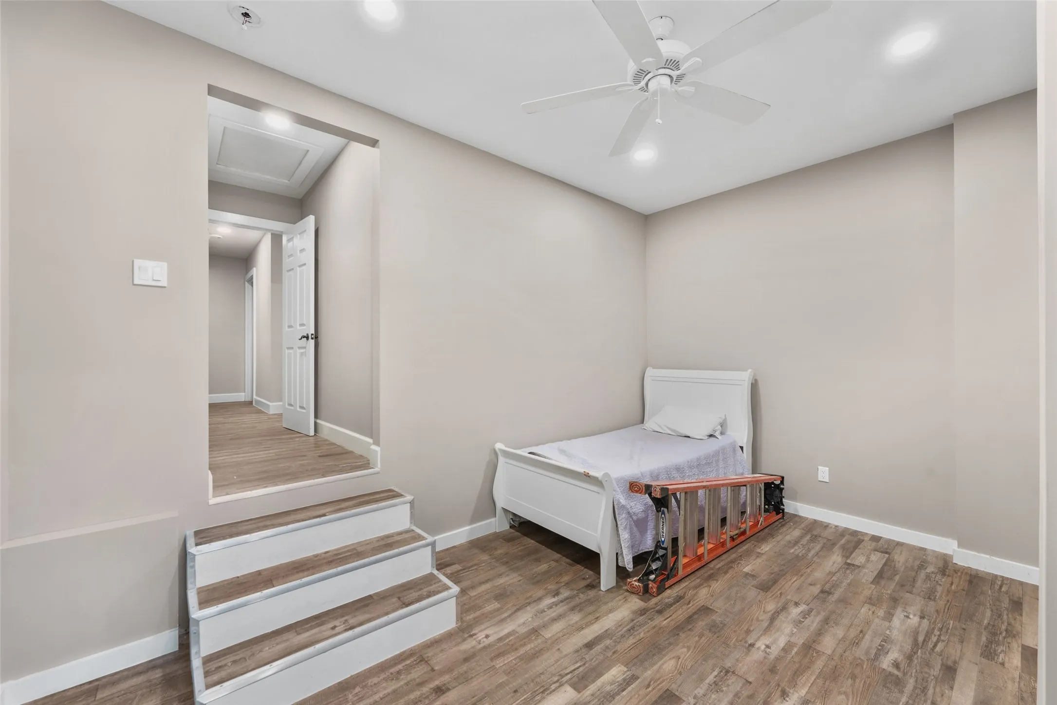 Single Family Residence For Sale in Hunt County , 10863 Lakeview Trail, Quinlan, Texas 75474, 7 Bedroom, 3 Bathroom, Garage spaces, 3,053 Sqft, built in 1986, mls#21354120, Real Estate Agent in Quinlan, Homes For Sale in Hunt county, Homes For Sale in Quinlan, Realtor in Quinlan Texas, Real Estate Brokerage Independent Realty Texas, Luminita Cordes Realtor
