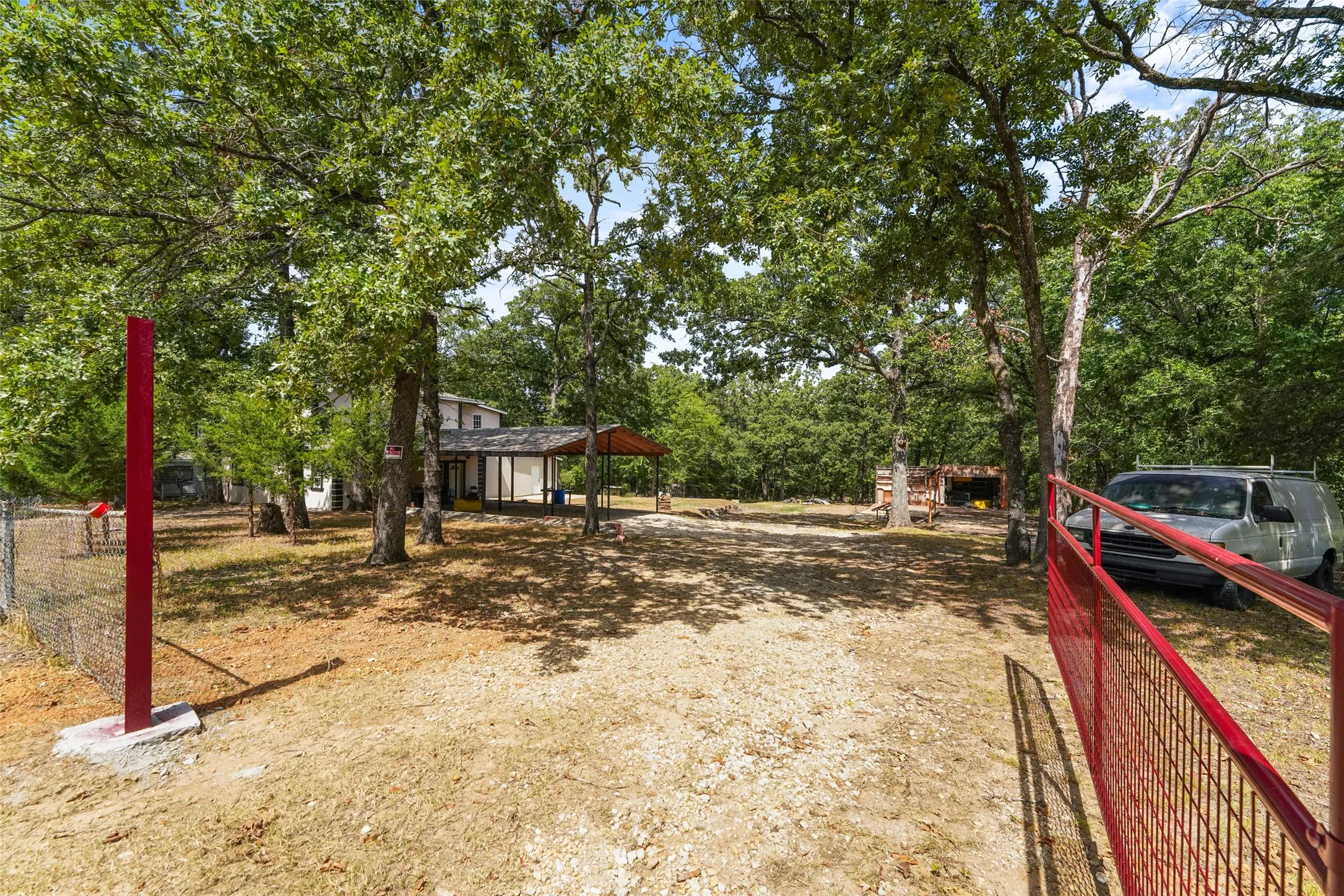 Single Family Residence For Sale in Hunt County , 10863 Lakeview Trail, Quinlan, Texas 75474, 7 Bedroom, 3 Bathroom, Garage spaces, 3,053 Sqft, built in 1986, mls#21354120, Real Estate Agent in Quinlan, Homes For Sale in Hunt county, Homes For Sale in Quinlan, Realtor in Quinlan Texas, Real Estate Brokerage Independent Realty Texas, Luminita Cordes Realtor