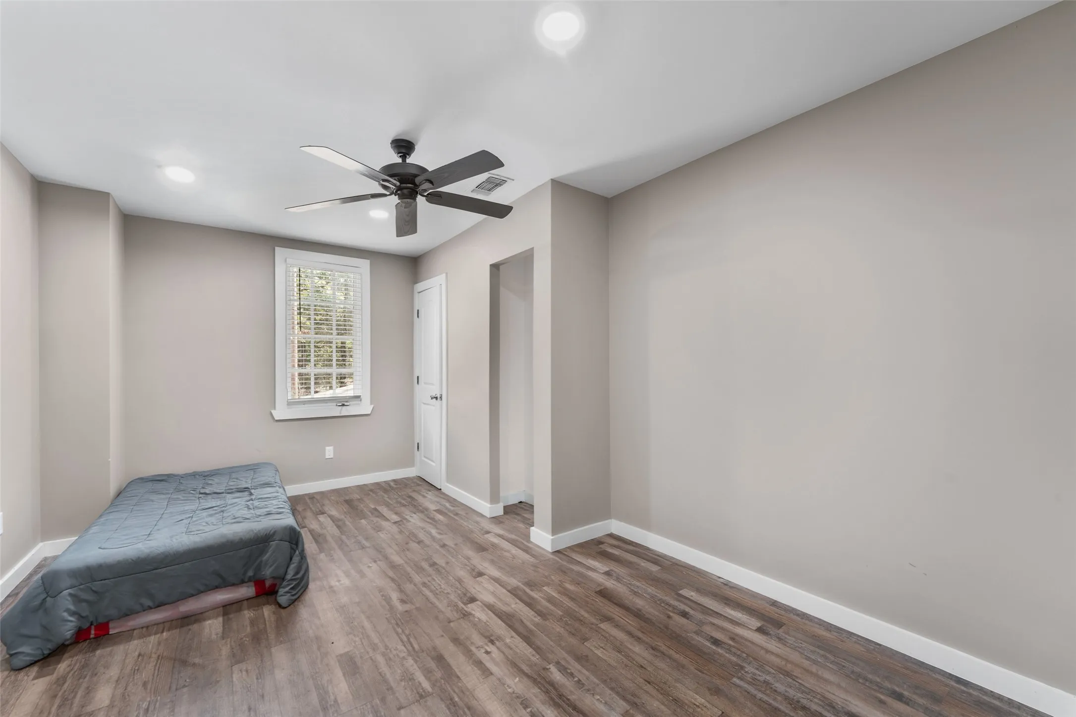 Single Family Residence For Sale in Hunt County , 10863 Lakeview Trail, Quinlan, Texas 75474, 7 Bedroom, 3 Bathroom, Garage spaces, 3,053 Sqft, built in 1986, mls#21354120, Real Estate Agent in Quinlan, Homes For Sale in Hunt county, Homes For Sale in Quinlan, Realtor in Quinlan Texas, Real Estate Brokerage Independent Realty Texas, Luminita Cordes Realtor