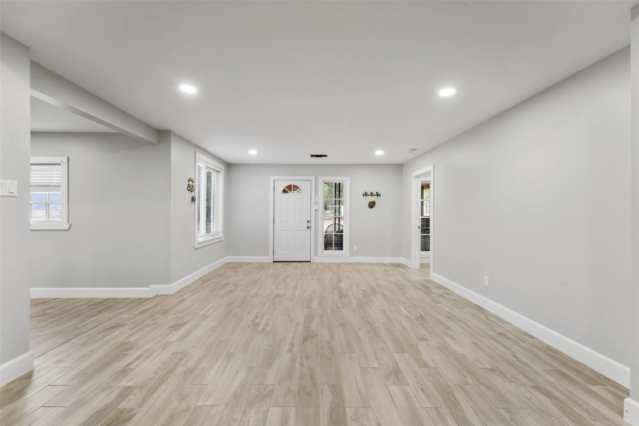 Single Family Residence For Sale in Hunt County , 10863 Lakeview Trail, Quinlan, Texas 75474, 7 Bedroom, 3 Bathroom, Garage spaces, 3,053 Sqft, built in 1986, mls#21354120, Real Estate Agent in Quinlan, Homes For Sale in Hunt county, Homes For Sale in Quinlan, Realtor in Quinlan Texas, Real Estate Brokerage Independent Realty Texas, Luminita Cordes Realtor