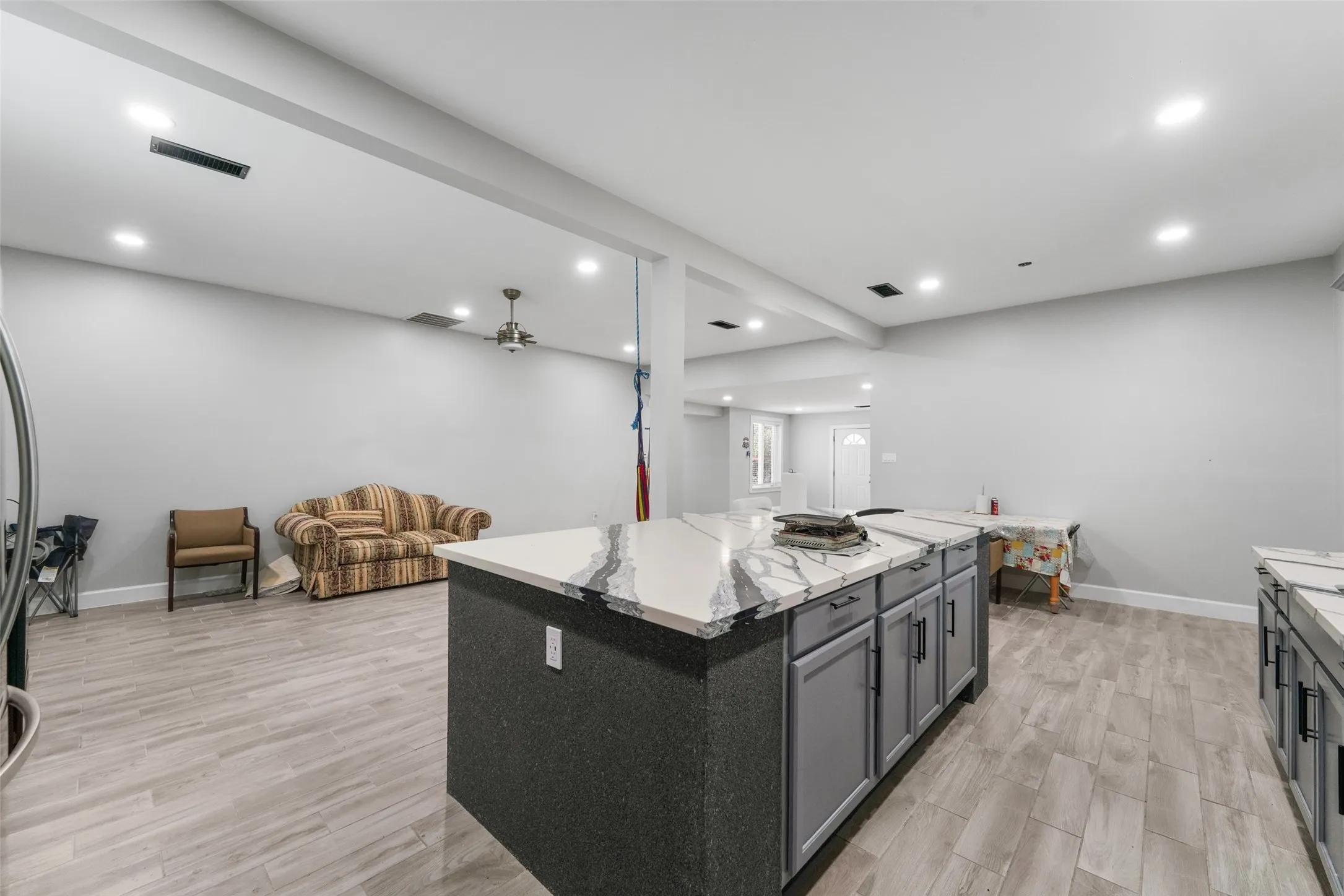 Single Family Residence For Sale in Hunt County , 10863 Lakeview Trail, Quinlan, Texas 75474, 7 Bedroom, 3 Bathroom, Garage spaces, 3,053 Sqft, built in 1986, mls#21354120, Real Estate Agent in Quinlan, Homes For Sale in Hunt county, Homes For Sale in Quinlan, Realtor in Quinlan Texas, Real Estate Brokerage Independent Realty Texas, Luminita Cordes Realtor