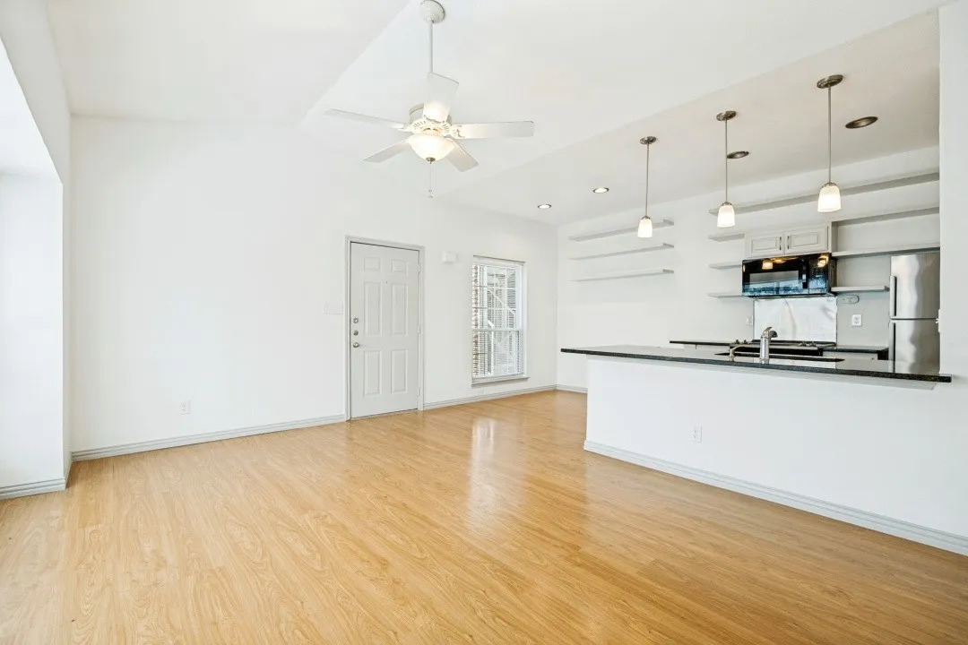 Spacious living, dining & kitchen