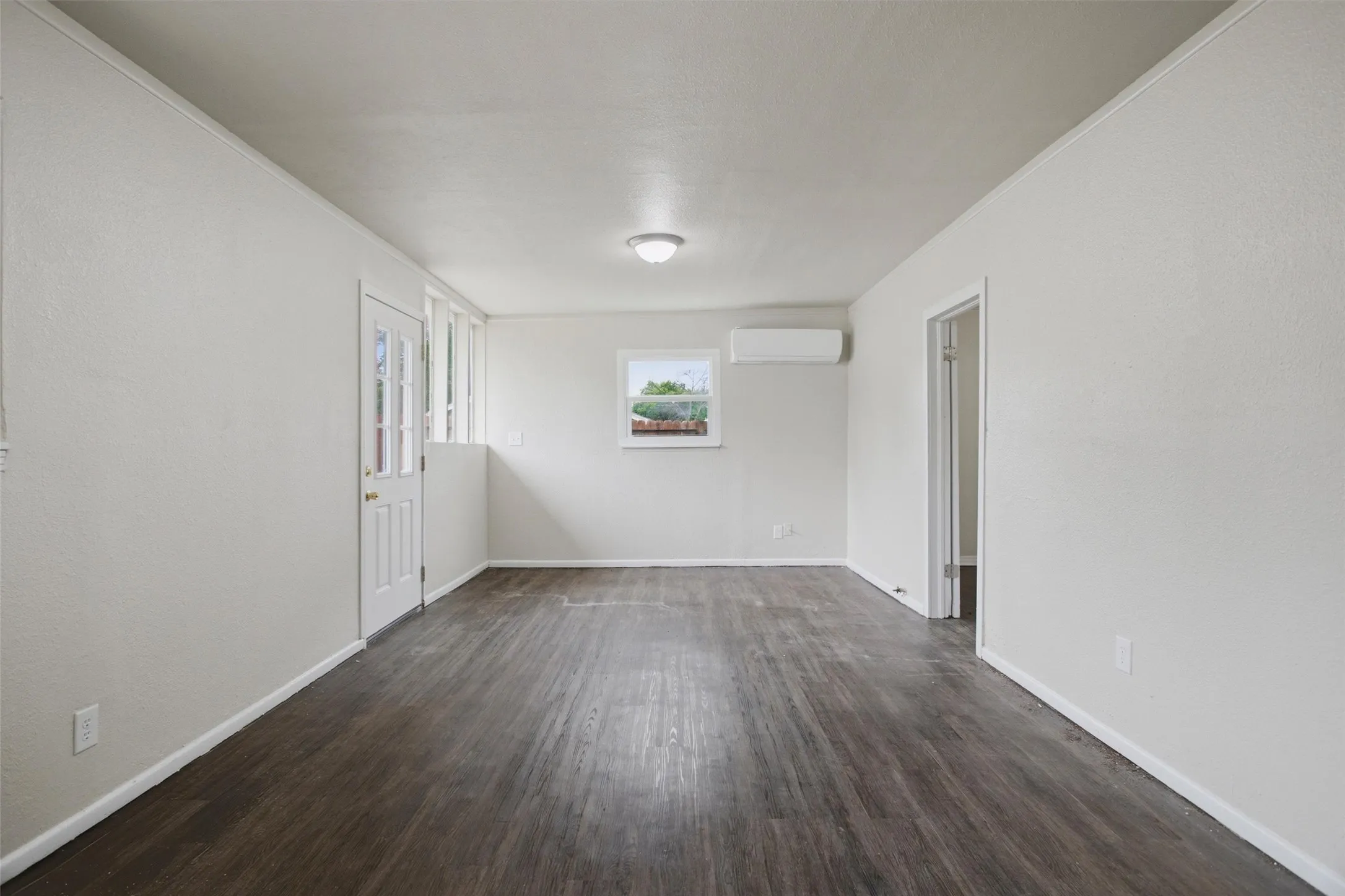 Single Family Residence For Sale in Tarrant County , 2264 Fritz Allen Street, Sansom Park, Texas 76114, 2 Bedroom, 1 Bathroom, Garage spaces, 624 Sqft, built in 1952, mls#21354126, Real Estate Agent in Sansom Park, Homes For Sale in Tarrant county, Homes For Sale in Sansom Park, Realtor in Sansom Park Texas, Real Estate Brokerage Independent Realty Texas, Luminita Cordes Realtor