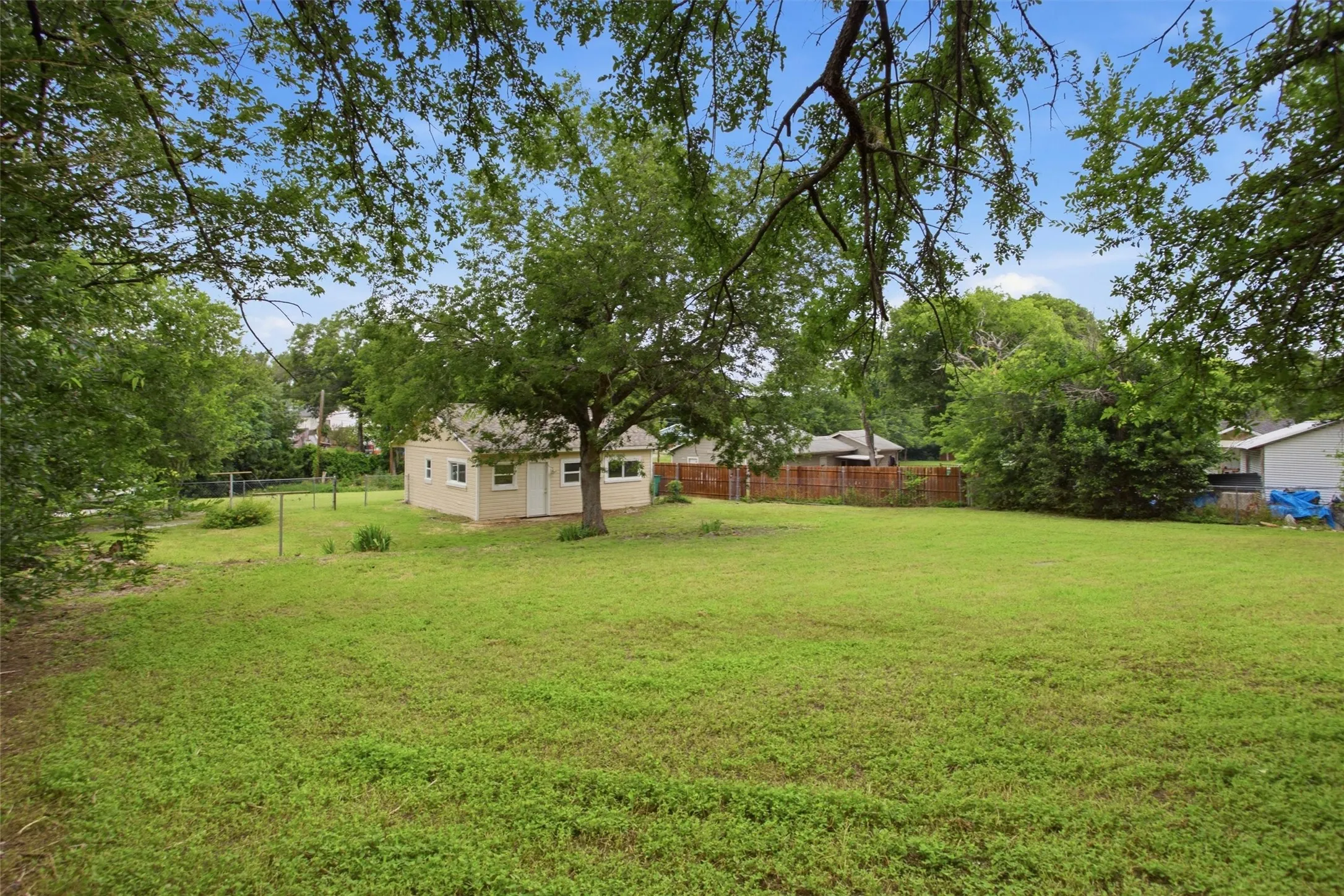 Single Family Residence For Sale in Tarrant County , 2264 Fritz Allen Street, Sansom Park, Texas 76114, 2 Bedroom, 1 Bathroom, Garage spaces, 624 Sqft, built in 1952, mls#21354126, Real Estate Agent in Sansom Park, Homes For Sale in Tarrant county, Homes For Sale in Sansom Park, Realtor in Sansom Park Texas, Real Estate Brokerage Independent Realty Texas, Luminita Cordes Realtor