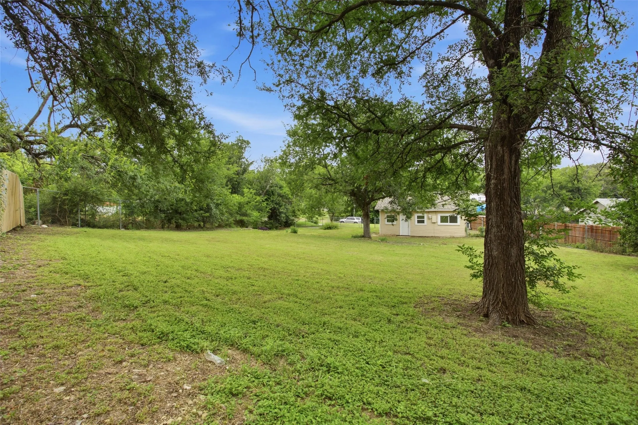 Single Family Residence For Sale in Tarrant County , 2264 Fritz Allen Street, Sansom Park, Texas 76114, 2 Bedroom, 1 Bathroom, Garage spaces, 624 Sqft, built in 1952, mls#21354126, Real Estate Agent in Sansom Park, Homes For Sale in Tarrant county, Homes For Sale in Sansom Park, Realtor in Sansom Park Texas, Real Estate Brokerage Independent Realty Texas, Luminita Cordes Realtor