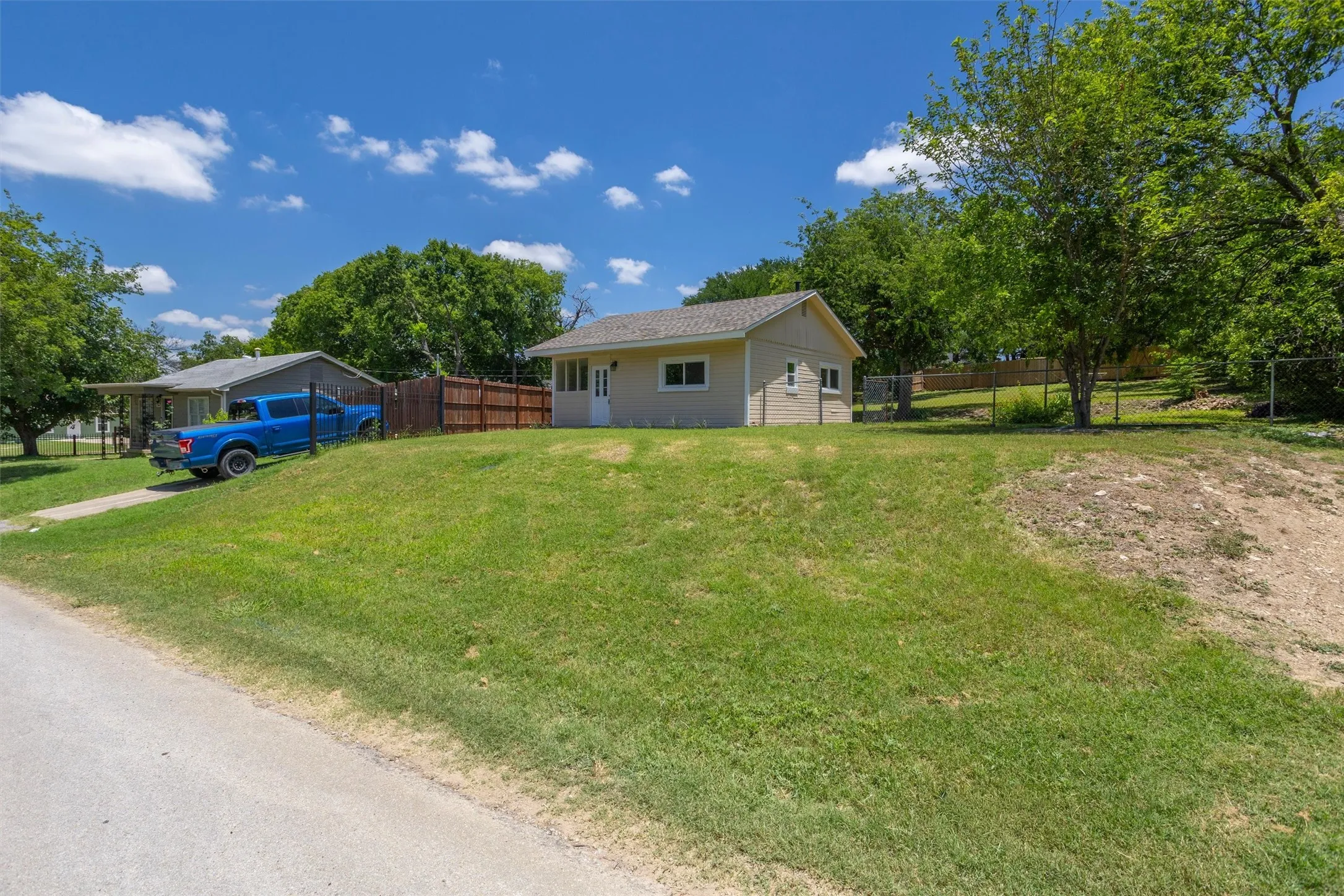 Single Family Residence For Sale in Tarrant County , 2264 Fritz Allen Street, Sansom Park, Texas 76114, 2 Bedroom, 1 Bathroom, Garage spaces, 624 Sqft, built in 1952, mls#21354126, Real Estate Agent in Sansom Park, Homes For Sale in Tarrant county, Homes For Sale in Sansom Park, Realtor in Sansom Park Texas, Real Estate Brokerage Independent Realty Texas, Luminita Cordes Realtor