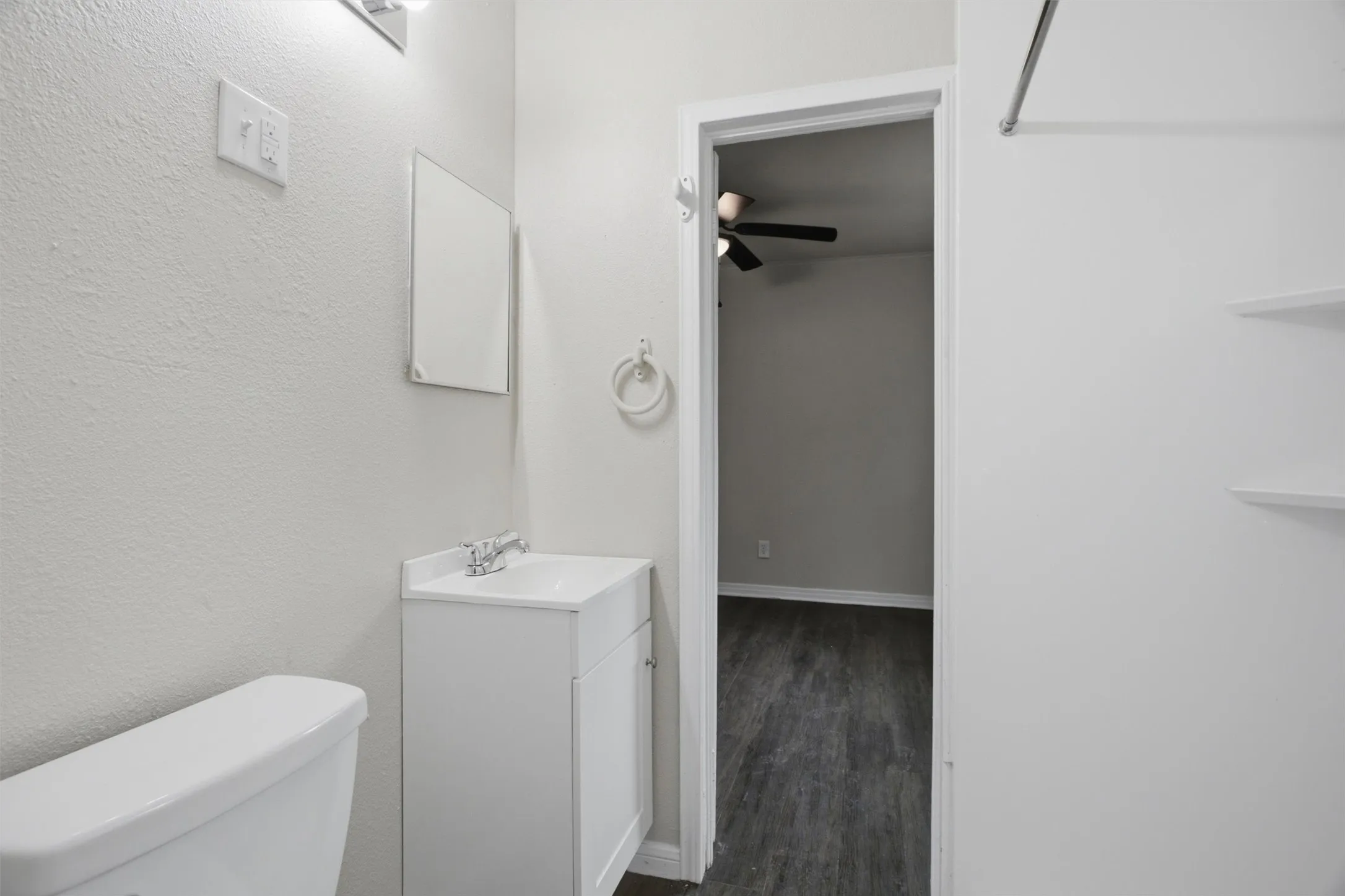 Single Family Residence For Sale in Tarrant County , 2264 Fritz Allen Street, Sansom Park, Texas 76114, 2 Bedroom, 1 Bathroom, Garage spaces, 624 Sqft, built in 1952, mls#21354126, Real Estate Agent in Sansom Park, Homes For Sale in Tarrant county, Homes For Sale in Sansom Park, Realtor in Sansom Park Texas, Real Estate Brokerage Independent Realty Texas, Luminita Cordes Realtor
