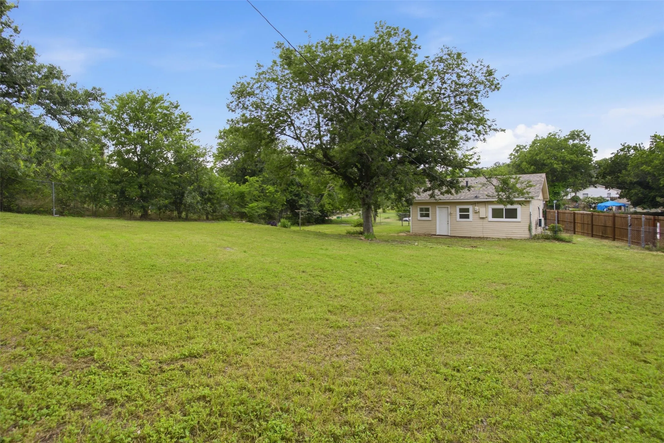 Single Family Residence For Sale in Tarrant County , 2264 Fritz Allen Street, Sansom Park, Texas 76114, 2 Bedroom, 1 Bathroom, Garage spaces, 624 Sqft, built in 1952, mls#21354126, Real Estate Agent in Sansom Park, Homes For Sale in Tarrant county, Homes For Sale in Sansom Park, Realtor in Sansom Park Texas, Real Estate Brokerage Independent Realty Texas, Luminita Cordes Realtor