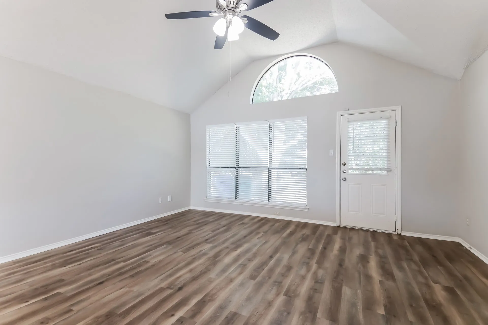Single Family Residence For Rent in Collin County , 701 Long Hill Court, Mc Kinney, Texas 75071, 3 Bedroom, 2 Bathroom, 2 Garage spaces, 1,508 Sqft, built in 1994, mls#21354134, Real Estate Agent in Mc Kinney, Homes For Rent in Collin county, Homes For Rent in Mc Kinney, Realtor in Mc Kinney Texas, Real Estate Brokerage Independent Realty Texas, Luminita Cordes Realtor