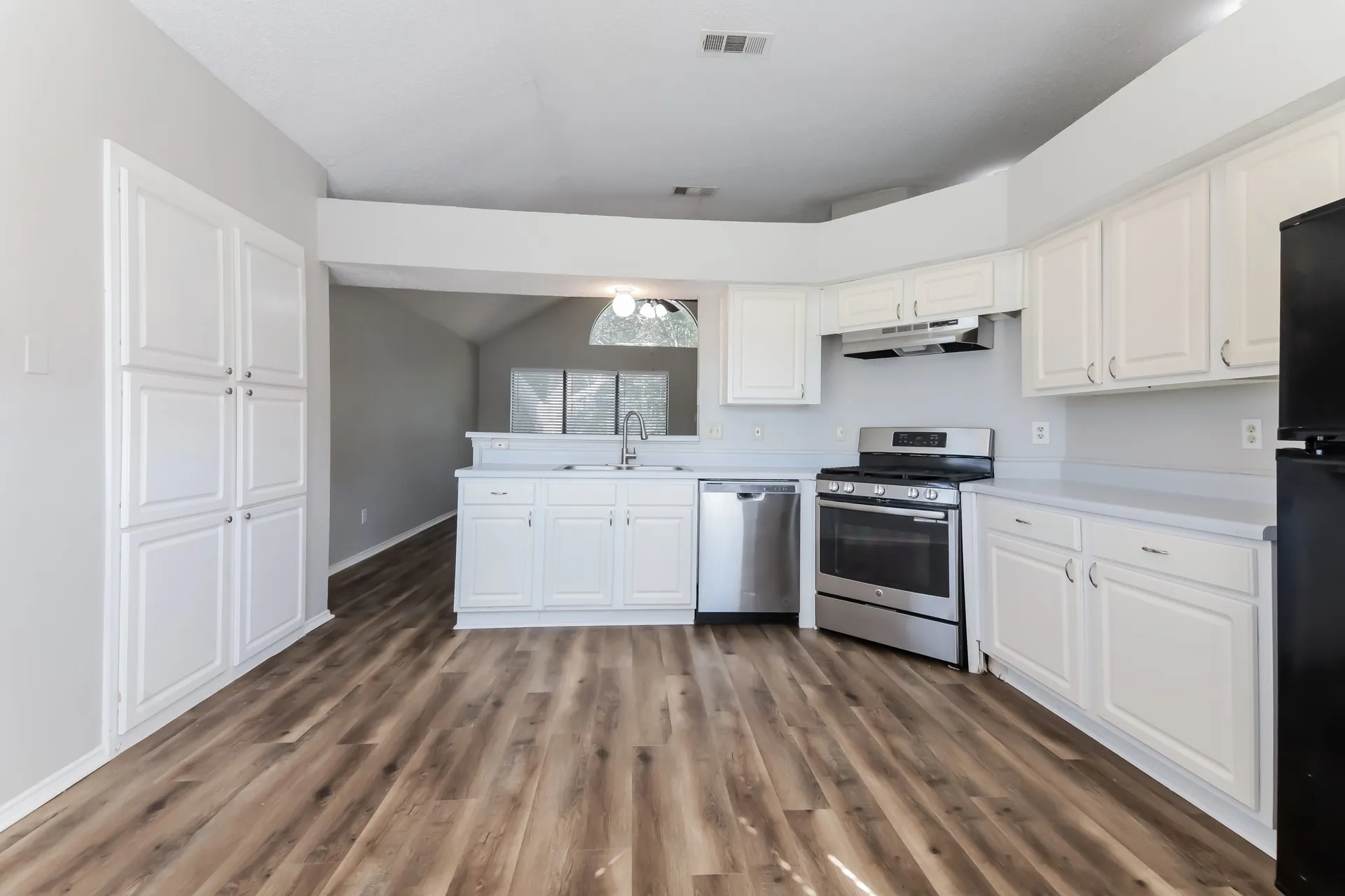 Single Family Residence For Rent in Collin County , 701 Long Hill Court, Mc Kinney, Texas 75071, 3 Bedroom, 2 Bathroom, 2 Garage spaces, 1,508 Sqft, built in 1994, mls#21354134, Real Estate Agent in Mc Kinney, Homes For Rent in Collin county, Homes For Rent in Mc Kinney, Realtor in Mc Kinney Texas, Real Estate Brokerage Independent Realty Texas, Luminita Cordes Realtor