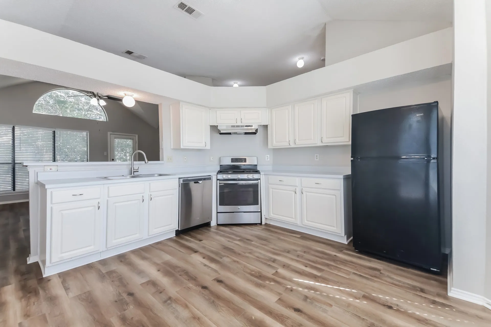 Single Family Residence For Rent in Collin County , 701 Long Hill Court, Mc Kinney, Texas 75071, 3 Bedroom, 2 Bathroom, 2 Garage spaces, 1,508 Sqft, built in 1994, mls#21354134, Real Estate Agent in Mc Kinney, Homes For Rent in Collin county, Homes For Rent in Mc Kinney, Realtor in Mc Kinney Texas, Real Estate Brokerage Independent Realty Texas, Luminita Cordes Realtor