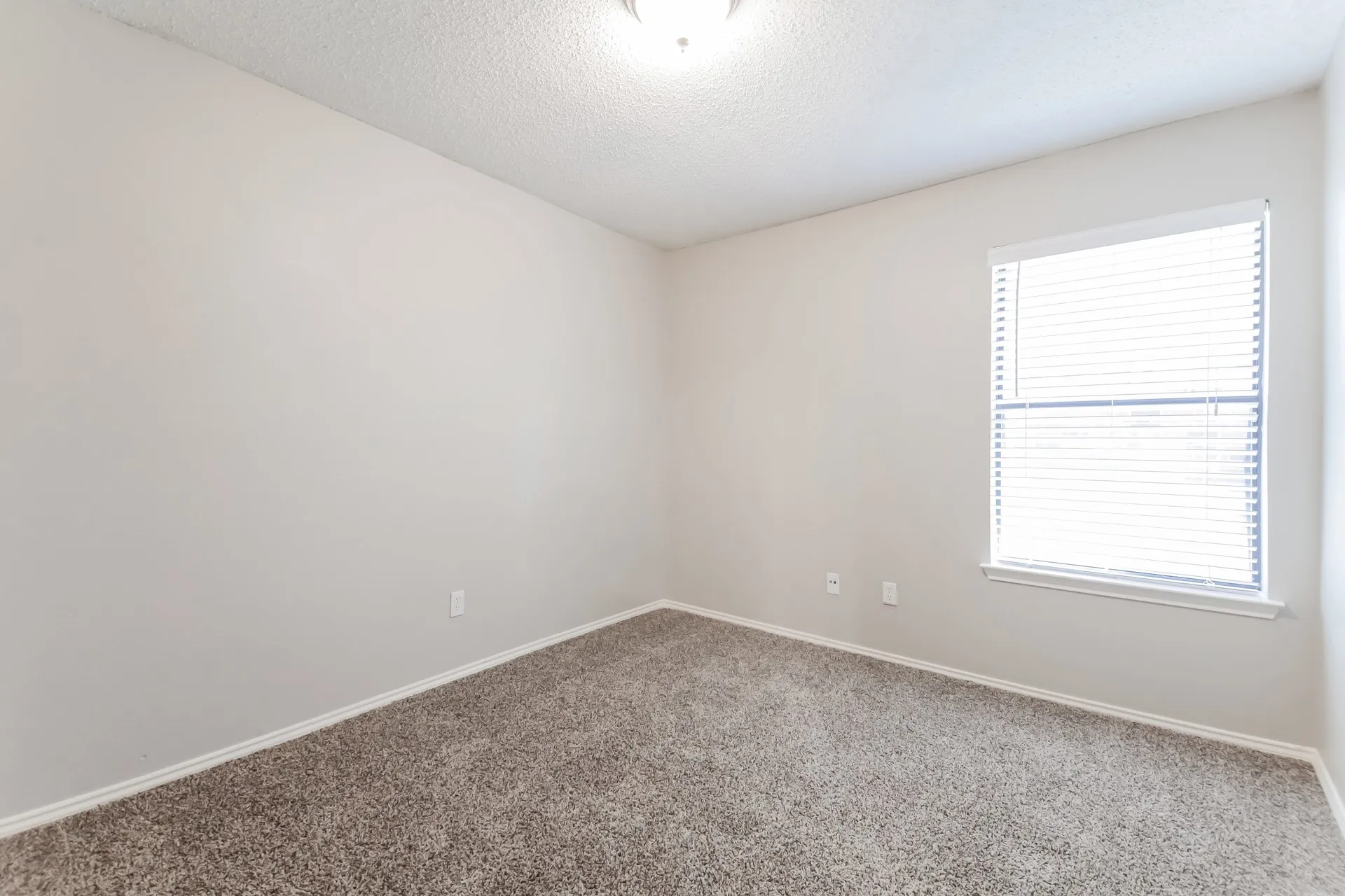 Single Family Residence For Rent in Collin County , 701 Long Hill Court, Mc Kinney, Texas 75071, 3 Bedroom, 2 Bathroom, 2 Garage spaces, 1,508 Sqft, built in 1994, mls#21354134, Real Estate Agent in Mc Kinney, Homes For Rent in Collin county, Homes For Rent in Mc Kinney, Realtor in Mc Kinney Texas, Real Estate Brokerage Independent Realty Texas, Luminita Cordes Realtor