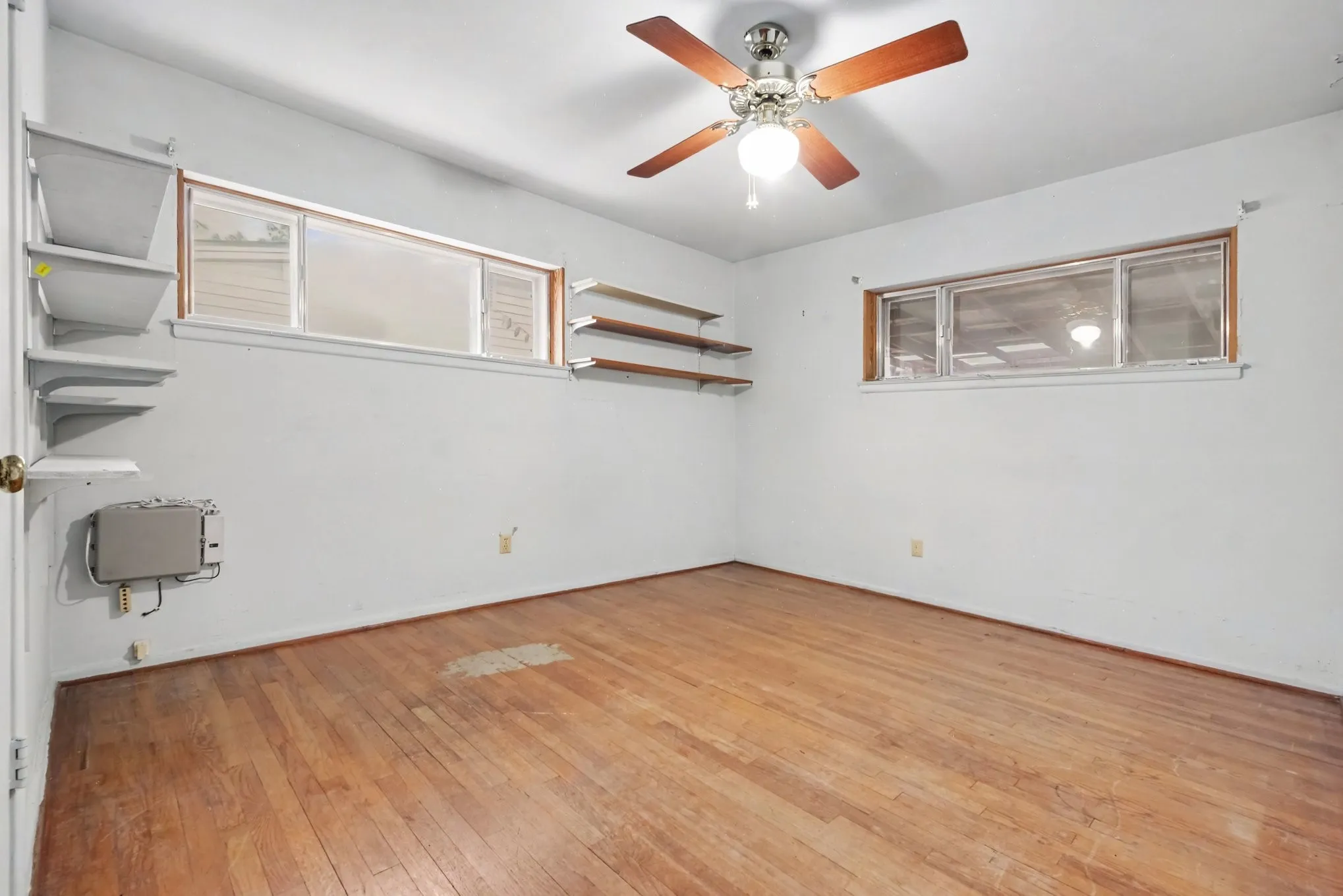 Single Family Residence For Sale in Dallas County , 1932 Pilgrim Drive, Irving, Texas 75061, 3 Bedroom, 2 Bathroom, Garage spaces, 1,526 Sqft, built in 1954, mls#21351173, Real Estate Agent in Irving, Homes For Sale in Dallas county, Homes For Sale in Irving, Realtor in Irving Texas, Real Estate Brokerage Independent Realty Texas, Luminita Cordes Realtor