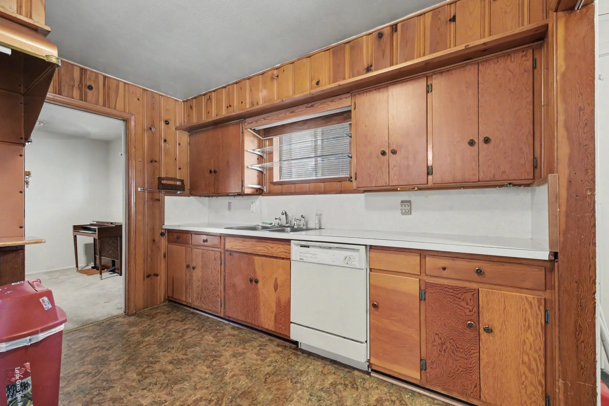 Single Family Residence For Sale in Dallas County , 1932 Pilgrim Drive, Irving, Texas 75061, 3 Bedroom, 2 Bathroom, Garage spaces, 1,526 Sqft, built in 1954, mls#21351173, Real Estate Agent in Irving, Homes For Sale in Dallas county, Homes For Sale in Irving, Realtor in Irving Texas, Real Estate Brokerage Independent Realty Texas, Luminita Cordes Realtor