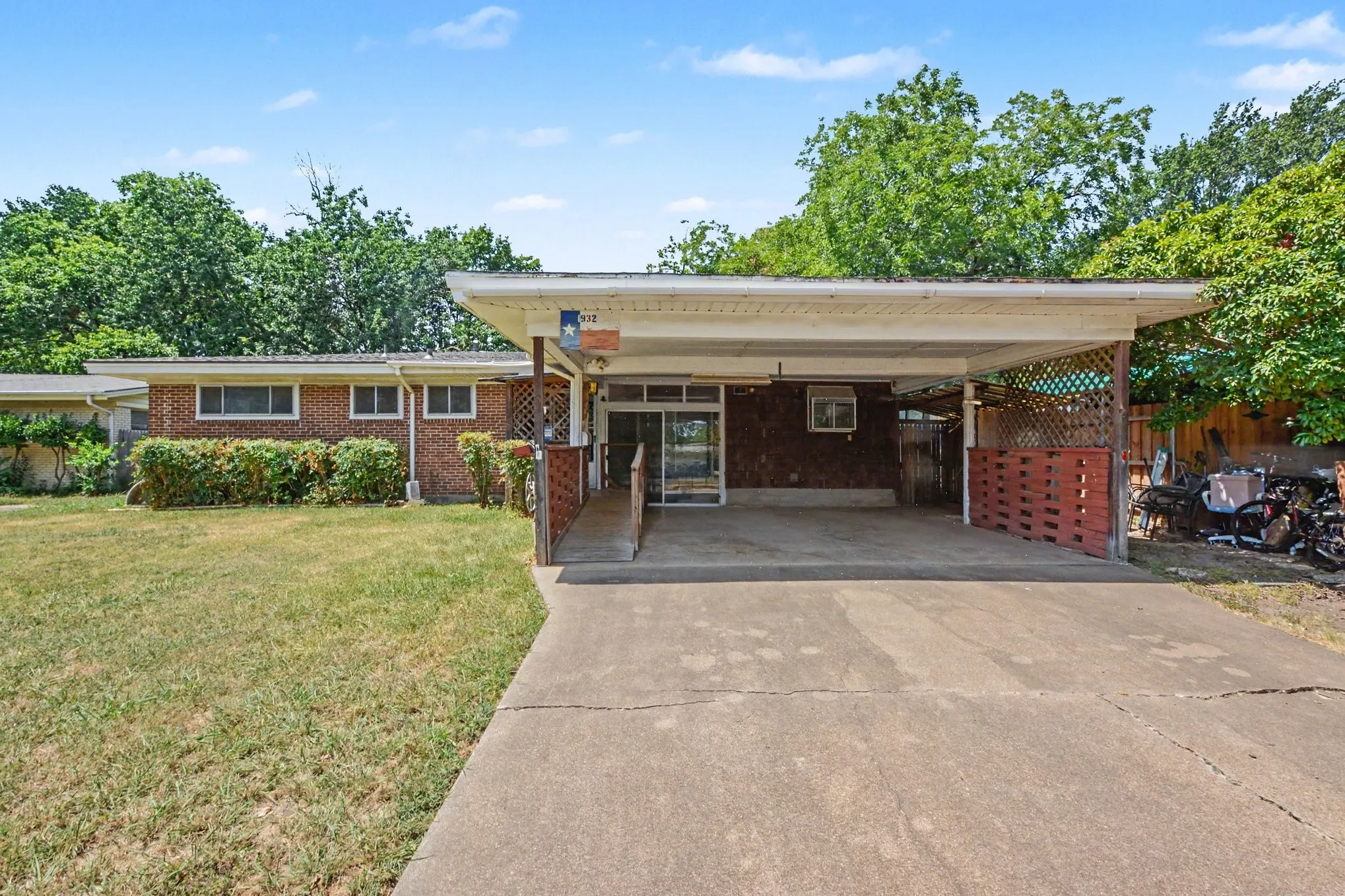 Single Family Residence For Sale in Dallas County , 1932 Pilgrim Drive, Irving, Texas 75061, 3 Bedroom, 2 Bathroom, Garage spaces, 1,526 Sqft, built in 1954, mls#21351173, Real Estate Agent in Irving, Homes For Sale in Dallas county, Homes For Sale in Irving, Realtor in Irving Texas, Real Estate Brokerage Independent Realty Texas, Luminita Cordes Realtor