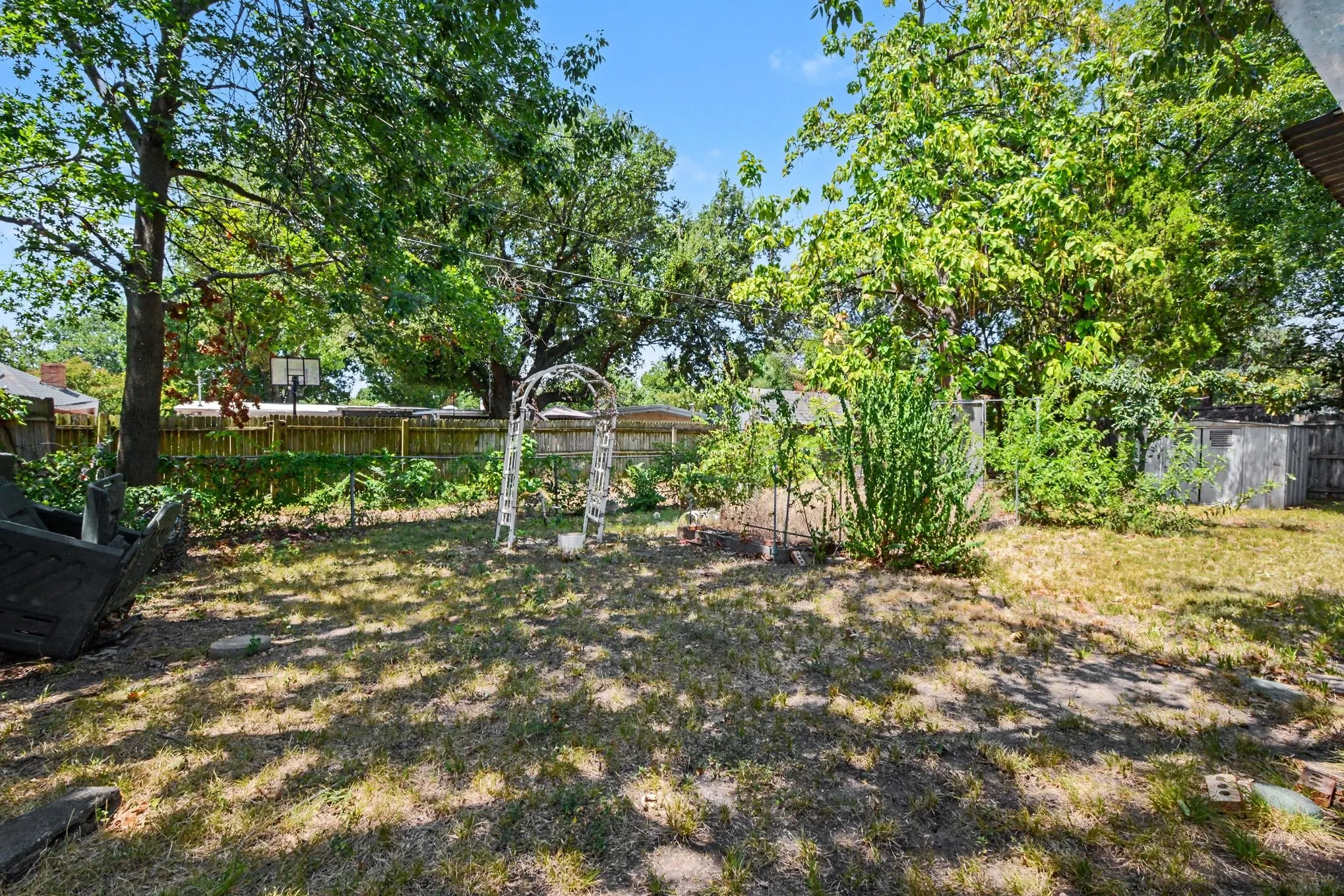 Single Family Residence For Sale in Dallas County , 1932 Pilgrim Drive, Irving, Texas 75061, 3 Bedroom, 2 Bathroom, Garage spaces, 1,526 Sqft, built in 1954, mls#21351173, Real Estate Agent in Irving, Homes For Sale in Dallas county, Homes For Sale in Irving, Realtor in Irving Texas, Real Estate Brokerage Independent Realty Texas, Luminita Cordes Realtor