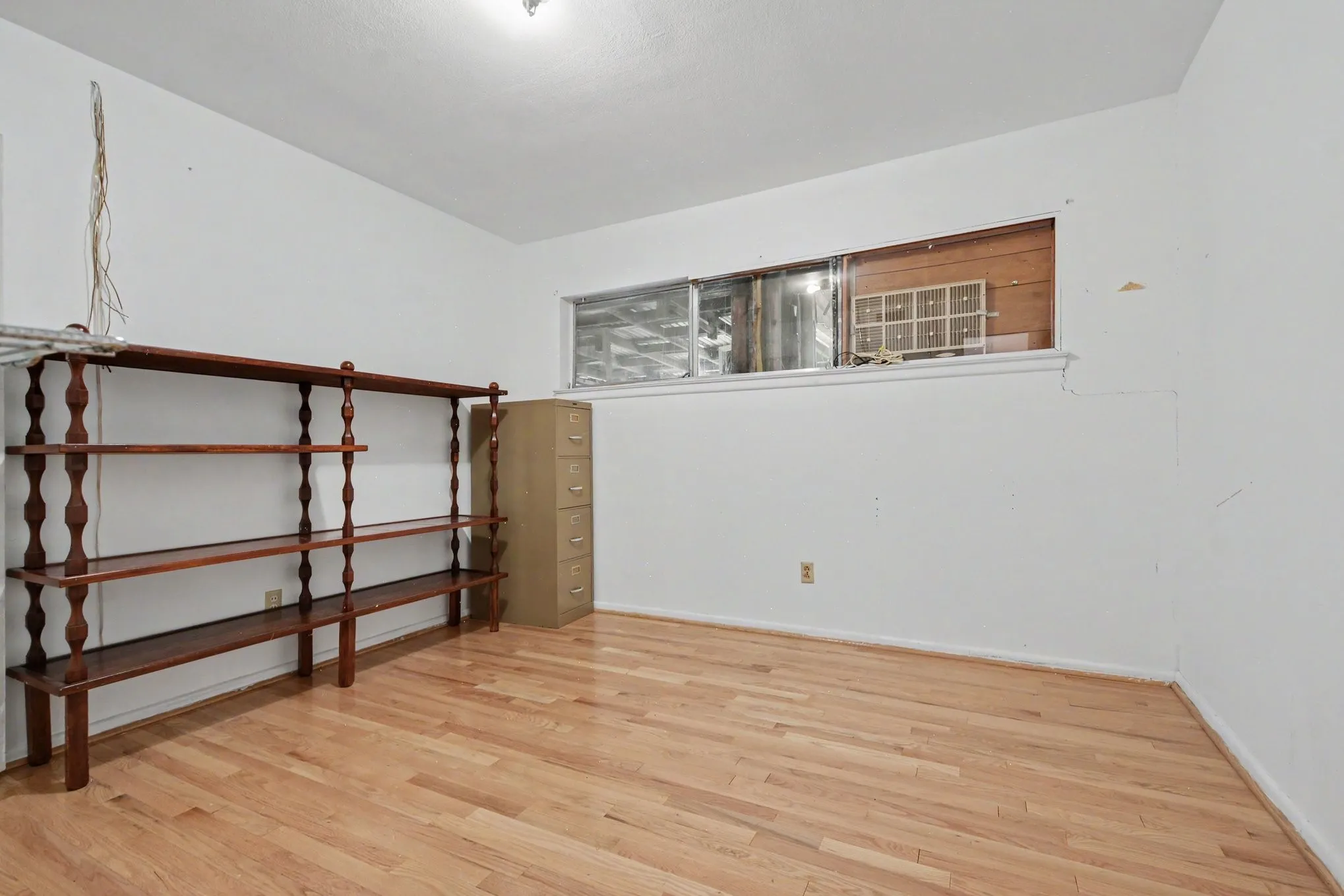 Single Family Residence For Sale in Dallas County , 1932 Pilgrim Drive, Irving, Texas 75061, 3 Bedroom, 2 Bathroom, Garage spaces, 1,526 Sqft, built in 1954, mls#21351173, Real Estate Agent in Irving, Homes For Sale in Dallas county, Homes For Sale in Irving, Realtor in Irving Texas, Real Estate Brokerage Independent Realty Texas, Luminita Cordes Realtor