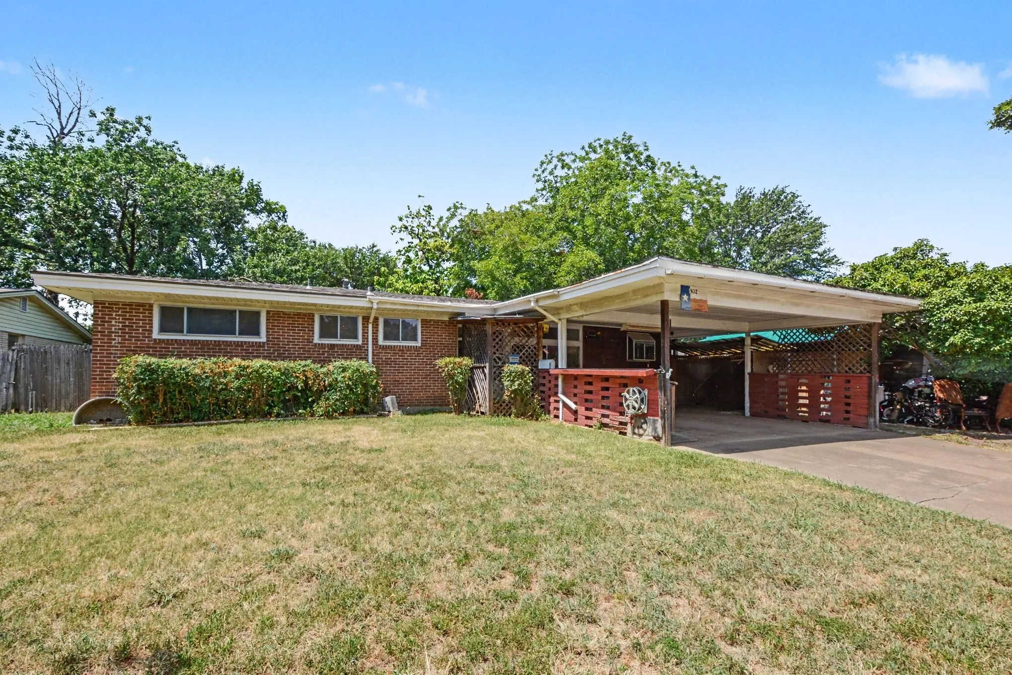 Single Family Residence For Sale in Dallas County , 1932 Pilgrim Drive, Irving, Texas 75061, 3 Bedroom, 2 Bathroom, Garage spaces, 1,526 Sqft, built in 1954, mls#21351173, Real Estate Agent in Irving, Homes For Sale in Dallas county, Homes For Sale in Irving, Realtor in Irving Texas, Real Estate Brokerage Independent Realty Texas, Luminita Cordes Realtor