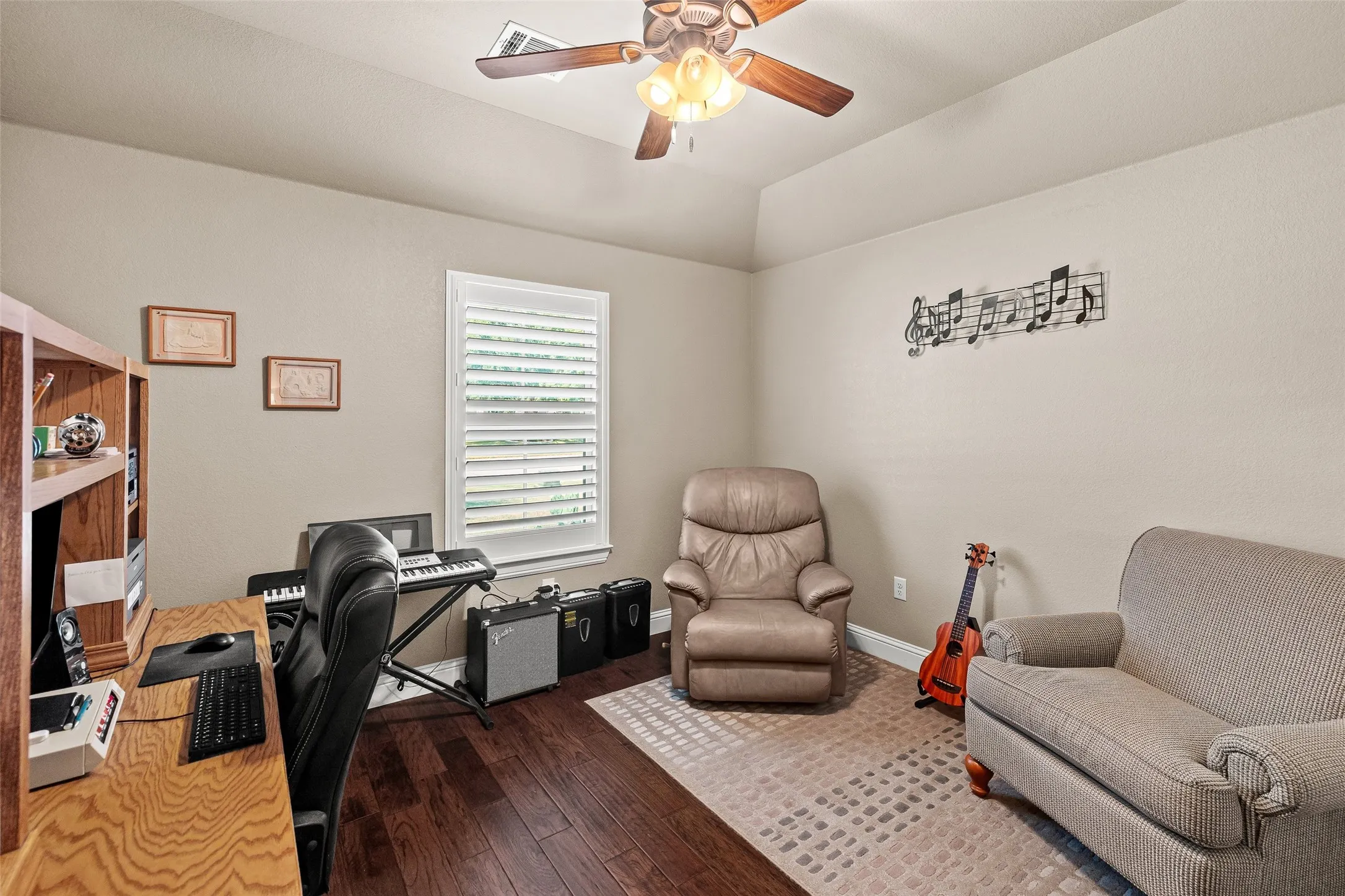 Single Family Residence For Sale in Hood County , 427 River Bank Lane, Granbury, Texas 76049, 4 Bedroom, 3 Bathroom, 2 Garage spaces, 2,542 Sqft, built in 2016, mls#21353750, Real Estate Agent in Granbury, Homes For Sale in Hood county, Homes For Sale in Granbury, Realtor in Granbury Texas, Real Estate Brokerage Independent Realty Texas, Luminita Cordes Realtor