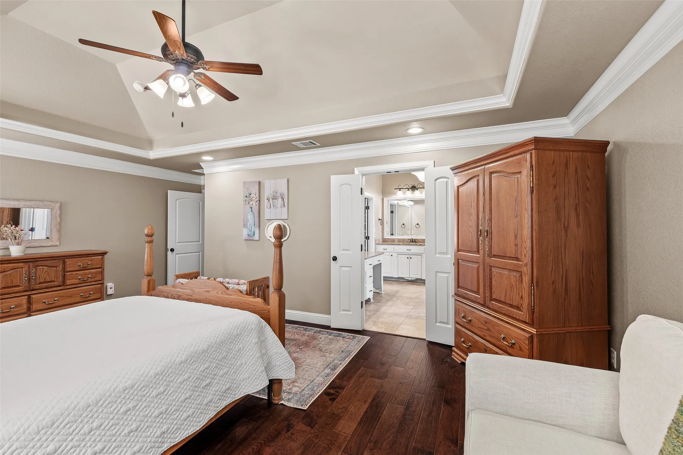 Single Family Residence For Sale in Hood County , 427 River Bank Lane, Granbury, Texas 76049, 4 Bedroom, 3 Bathroom, 2 Garage spaces, 2,542 Sqft, built in 2016, mls#21353750, Real Estate Agent in Granbury, Homes For Sale in Hood county, Homes For Sale in Granbury, Realtor in Granbury Texas, Real Estate Brokerage Independent Realty Texas, Luminita Cordes Realtor