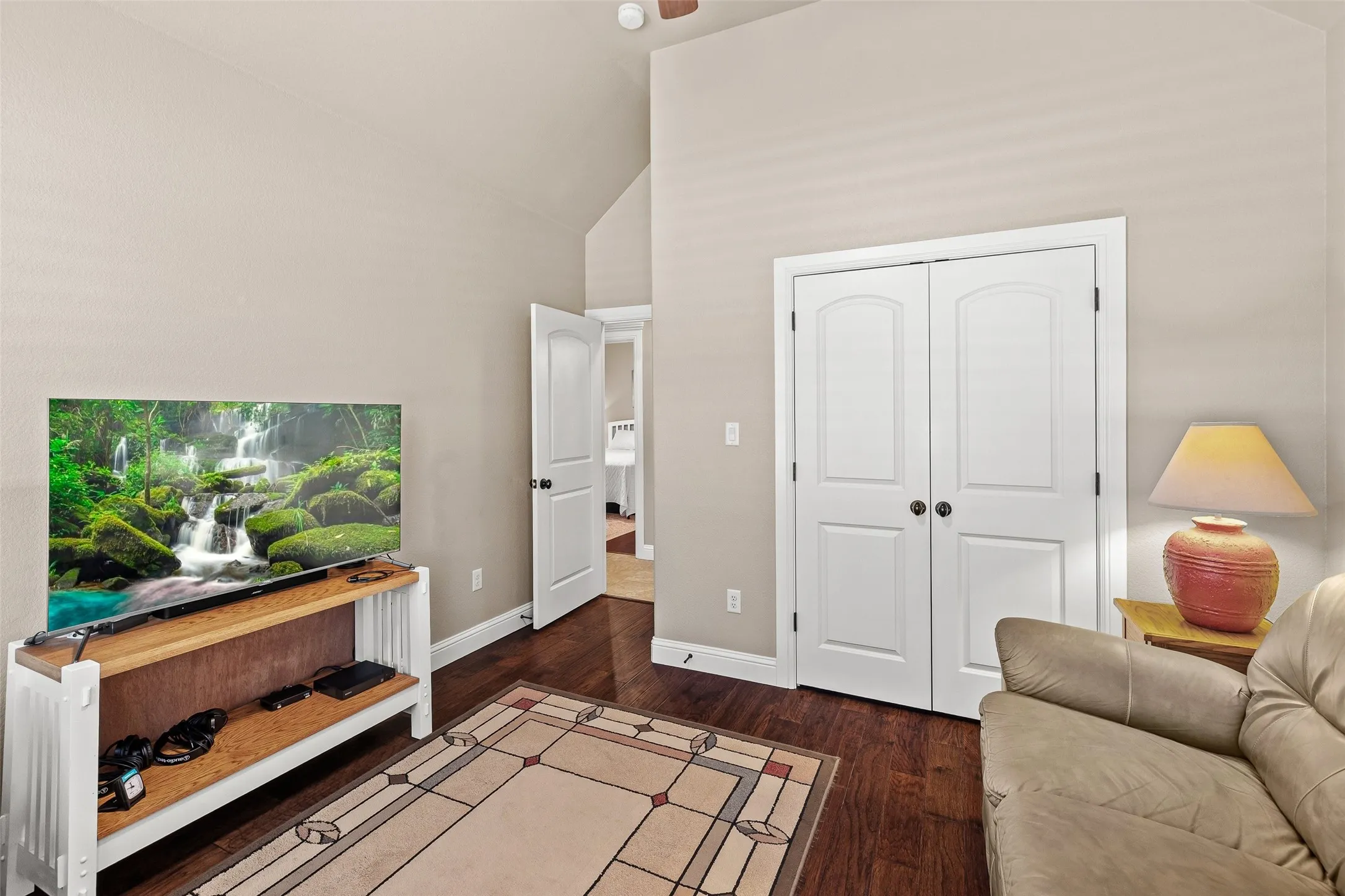 Single Family Residence For Sale in Hood County , 427 River Bank Lane, Granbury, Texas 76049, 4 Bedroom, 3 Bathroom, 2 Garage spaces, 2,542 Sqft, built in 2016, mls#21353750, Real Estate Agent in Granbury, Homes For Sale in Hood county, Homes For Sale in Granbury, Realtor in Granbury Texas, Real Estate Brokerage Independent Realty Texas, Luminita Cordes Realtor