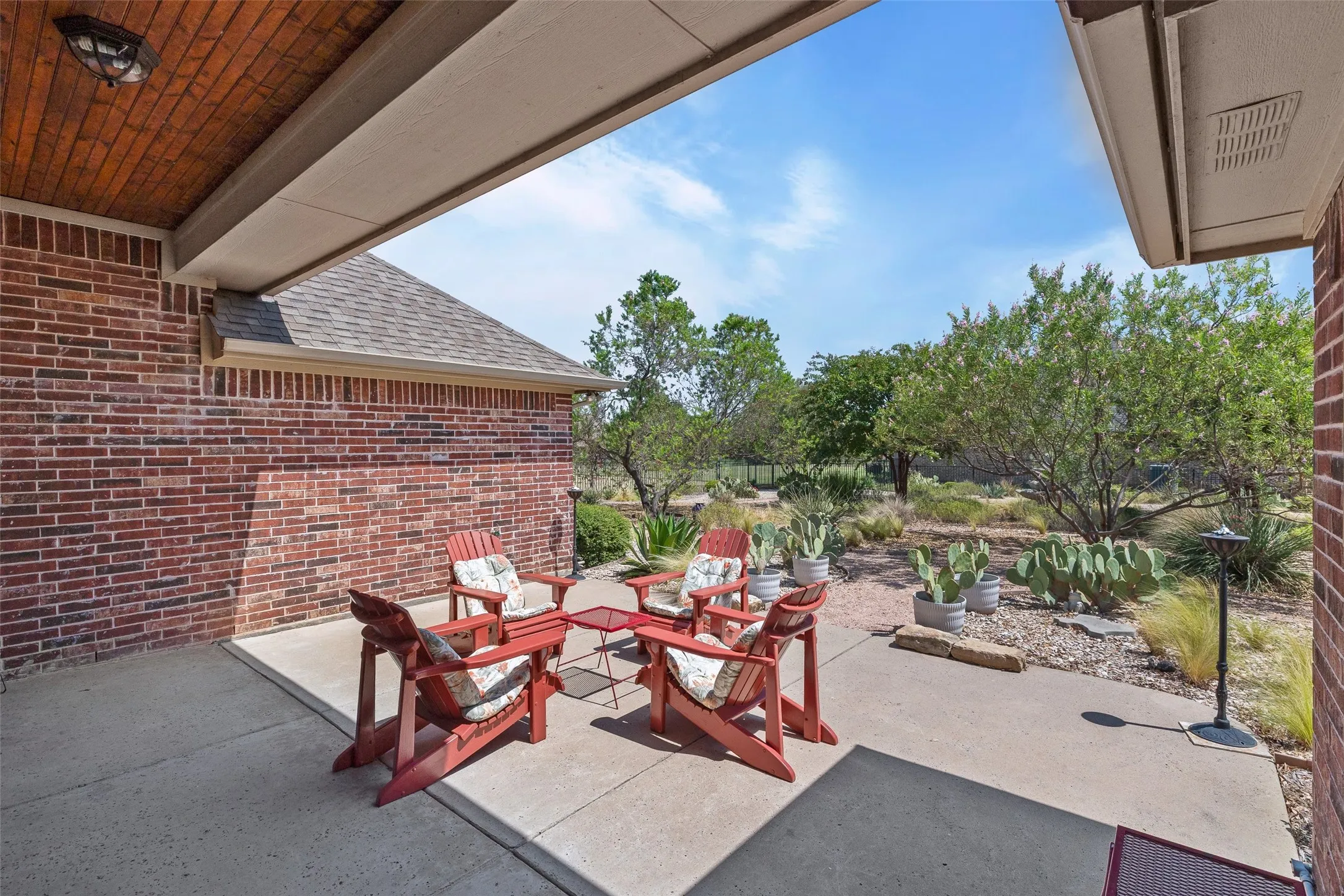 Single Family Residence For Sale in Hood County , 427 River Bank Lane, Granbury, Texas 76049, 4 Bedroom, 3 Bathroom, 2 Garage spaces, 2,542 Sqft, built in 2016, mls#21353750, Real Estate Agent in Granbury, Homes For Sale in Hood county, Homes For Sale in Granbury, Realtor in Granbury Texas, Real Estate Brokerage Independent Realty Texas, Luminita Cordes Realtor