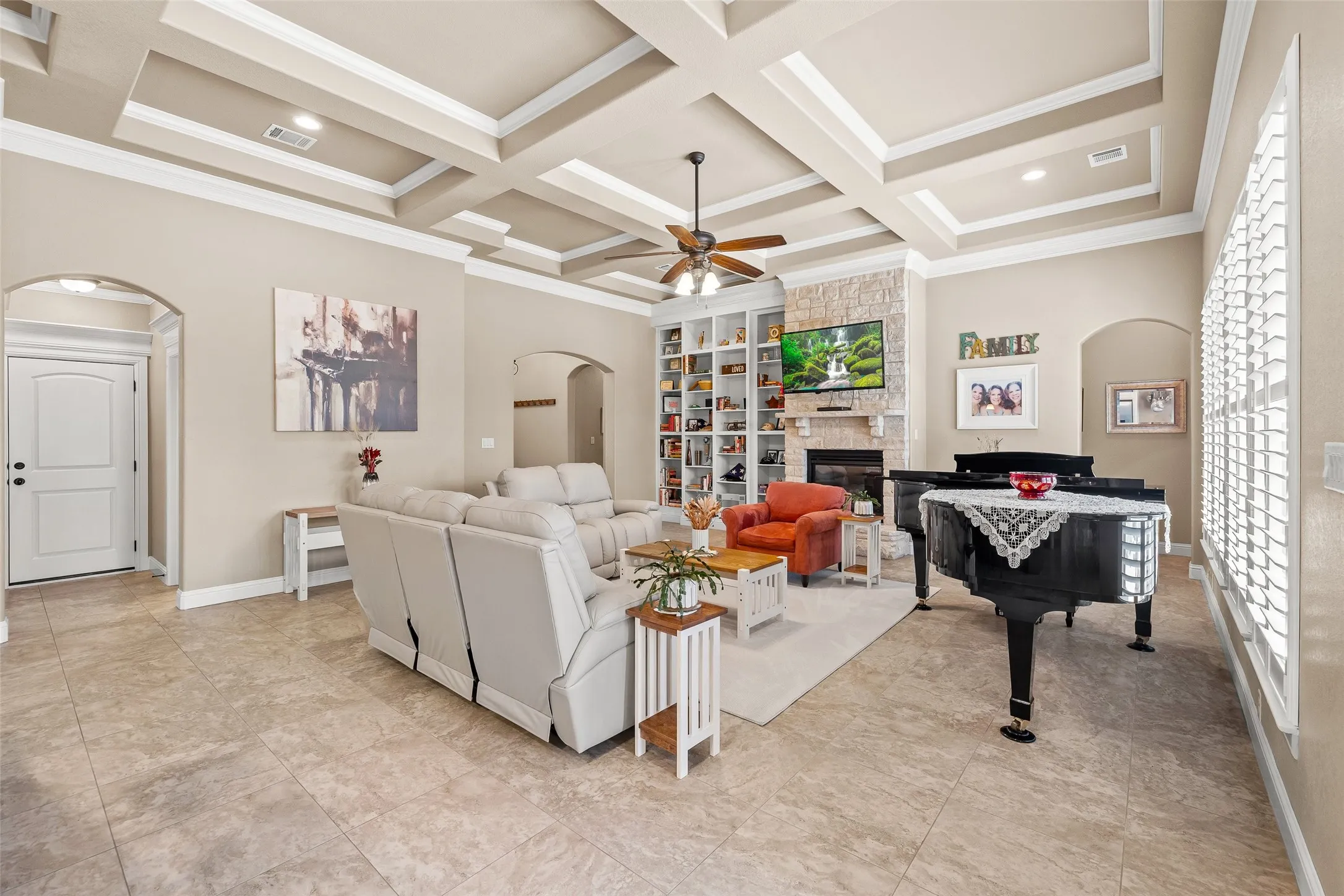 Single Family Residence For Sale in Hood County , 427 River Bank Lane, Granbury, Texas 76049, 4 Bedroom, 3 Bathroom, 2 Garage spaces, 2,542 Sqft, built in 2016, mls#21353750, Real Estate Agent in Granbury, Homes For Sale in Hood county, Homes For Sale in Granbury, Realtor in Granbury Texas, Real Estate Brokerage Independent Realty Texas, Luminita Cordes Realtor
