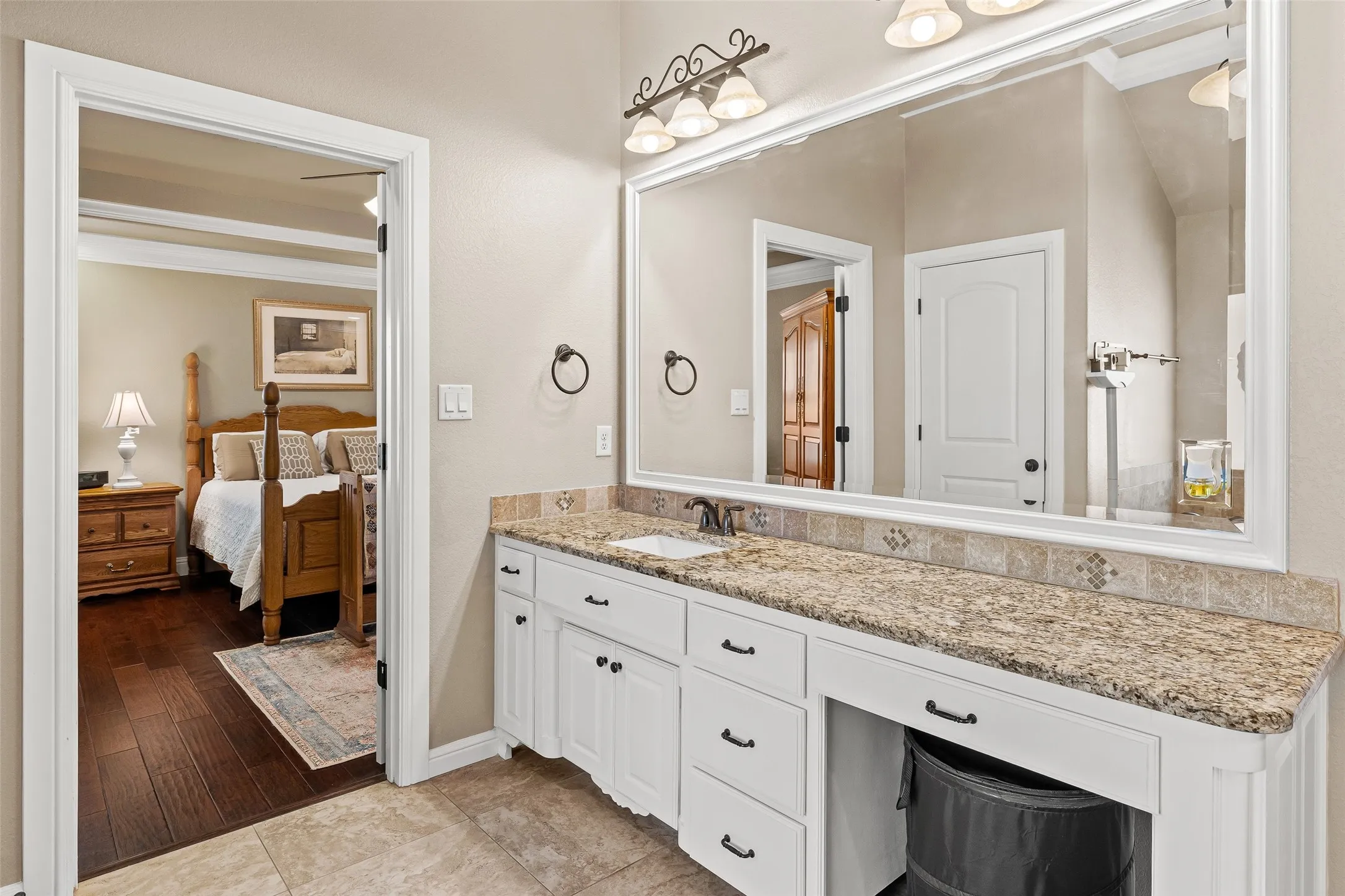 Single Family Residence For Sale in Hood County , 427 River Bank Lane, Granbury, Texas 76049, 4 Bedroom, 3 Bathroom, 2 Garage spaces, 2,542 Sqft, built in 2016, mls#21353750, Real Estate Agent in Granbury, Homes For Sale in Hood county, Homes For Sale in Granbury, Realtor in Granbury Texas, Real Estate Brokerage Independent Realty Texas, Luminita Cordes Realtor