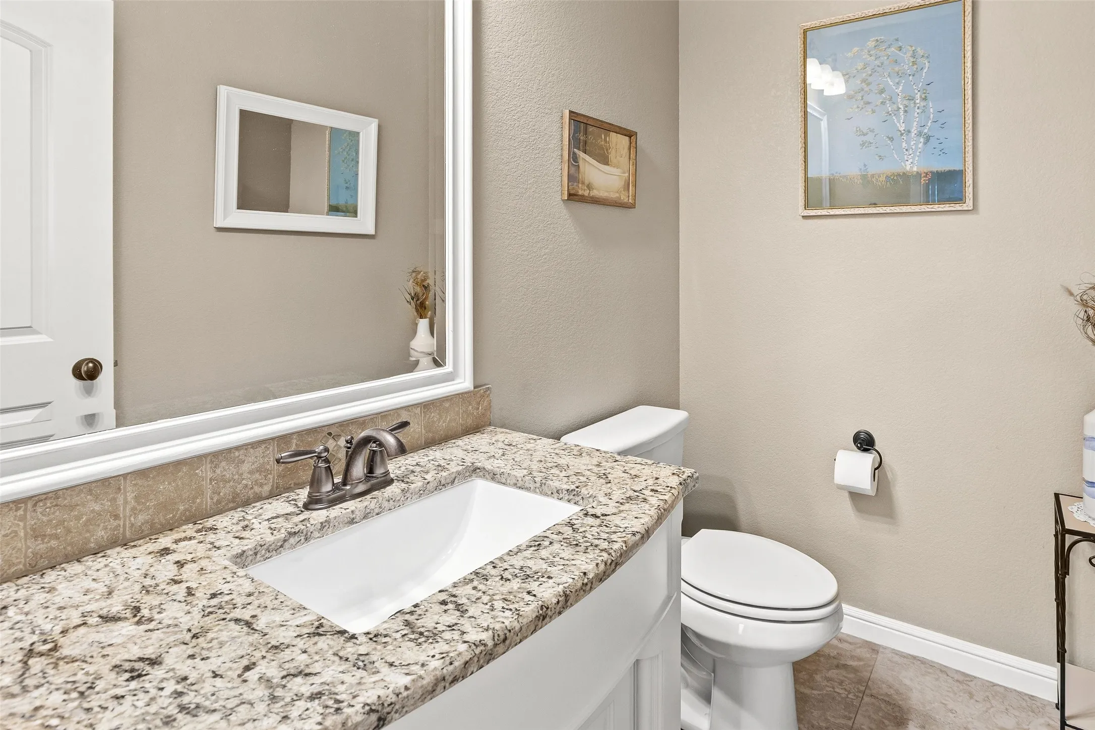 Single Family Residence For Sale in Hood County , 427 River Bank Lane, Granbury, Texas 76049, 4 Bedroom, 3 Bathroom, 2 Garage spaces, 2,542 Sqft, built in 2016, mls#21353750, Real Estate Agent in Granbury, Homes For Sale in Hood county, Homes For Sale in Granbury, Realtor in Granbury Texas, Real Estate Brokerage Independent Realty Texas, Luminita Cordes Realtor