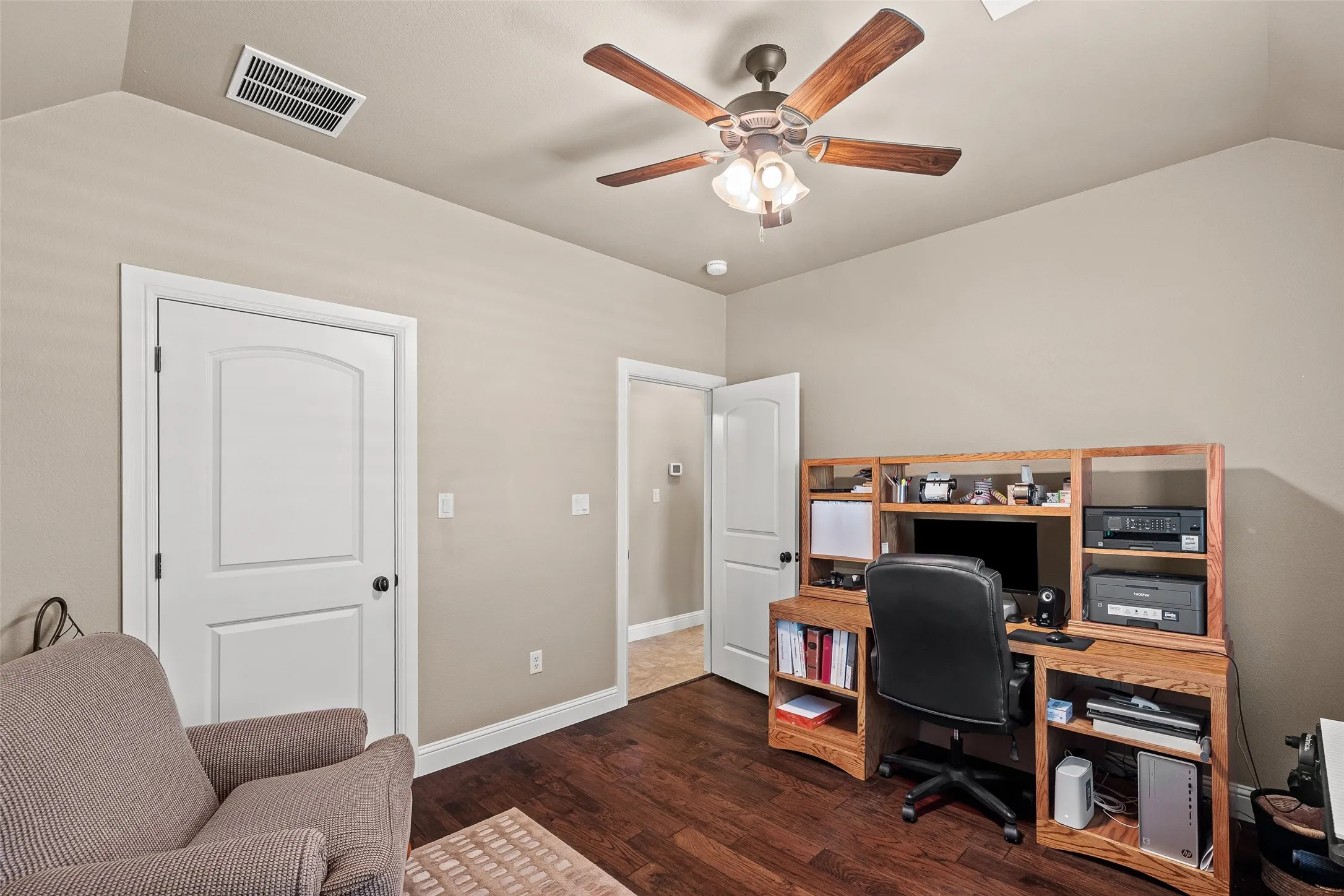 Single Family Residence For Sale in Hood County , 427 River Bank Lane, Granbury, Texas 76049, 4 Bedroom, 3 Bathroom, 2 Garage spaces, 2,542 Sqft, built in 2016, mls#21353750, Real Estate Agent in Granbury, Homes For Sale in Hood county, Homes For Sale in Granbury, Realtor in Granbury Texas, Real Estate Brokerage Independent Realty Texas, Luminita Cordes Realtor