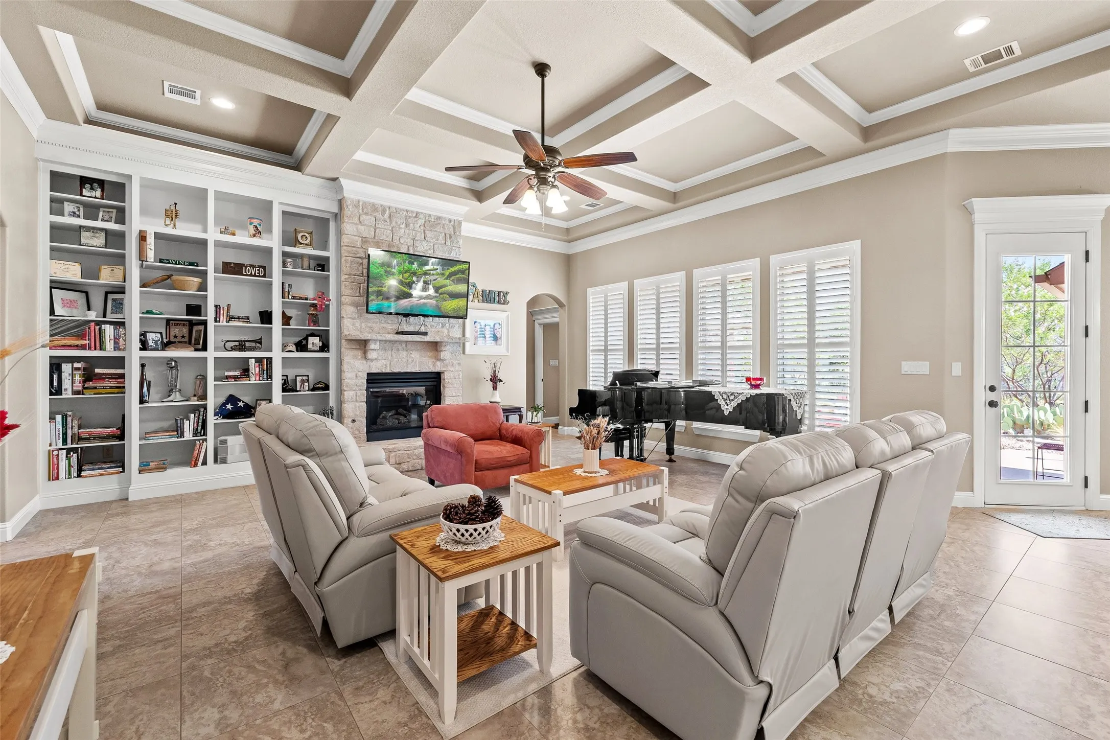 Single Family Residence For Sale in Hood County , 427 River Bank Lane, Granbury, Texas 76049, 4 Bedroom, 3 Bathroom, 2 Garage spaces, 2,542 Sqft, built in 2016, mls#21353750, Real Estate Agent in Granbury, Homes For Sale in Hood county, Homes For Sale in Granbury, Realtor in Granbury Texas, Real Estate Brokerage Independent Realty Texas, Luminita Cordes Realtor