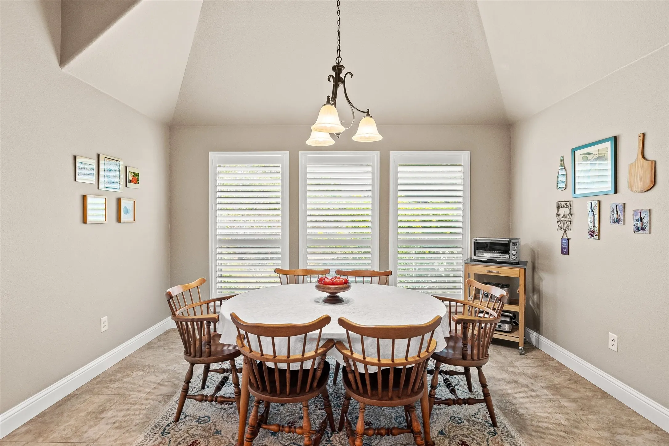Single Family Residence For Sale in Hood County , 427 River Bank Lane, Granbury, Texas 76049, 4 Bedroom, 3 Bathroom, 2 Garage spaces, 2,542 Sqft, built in 2016, mls#21353750, Real Estate Agent in Granbury, Homes For Sale in Hood county, Homes For Sale in Granbury, Realtor in Granbury Texas, Real Estate Brokerage Independent Realty Texas, Luminita Cordes Realtor