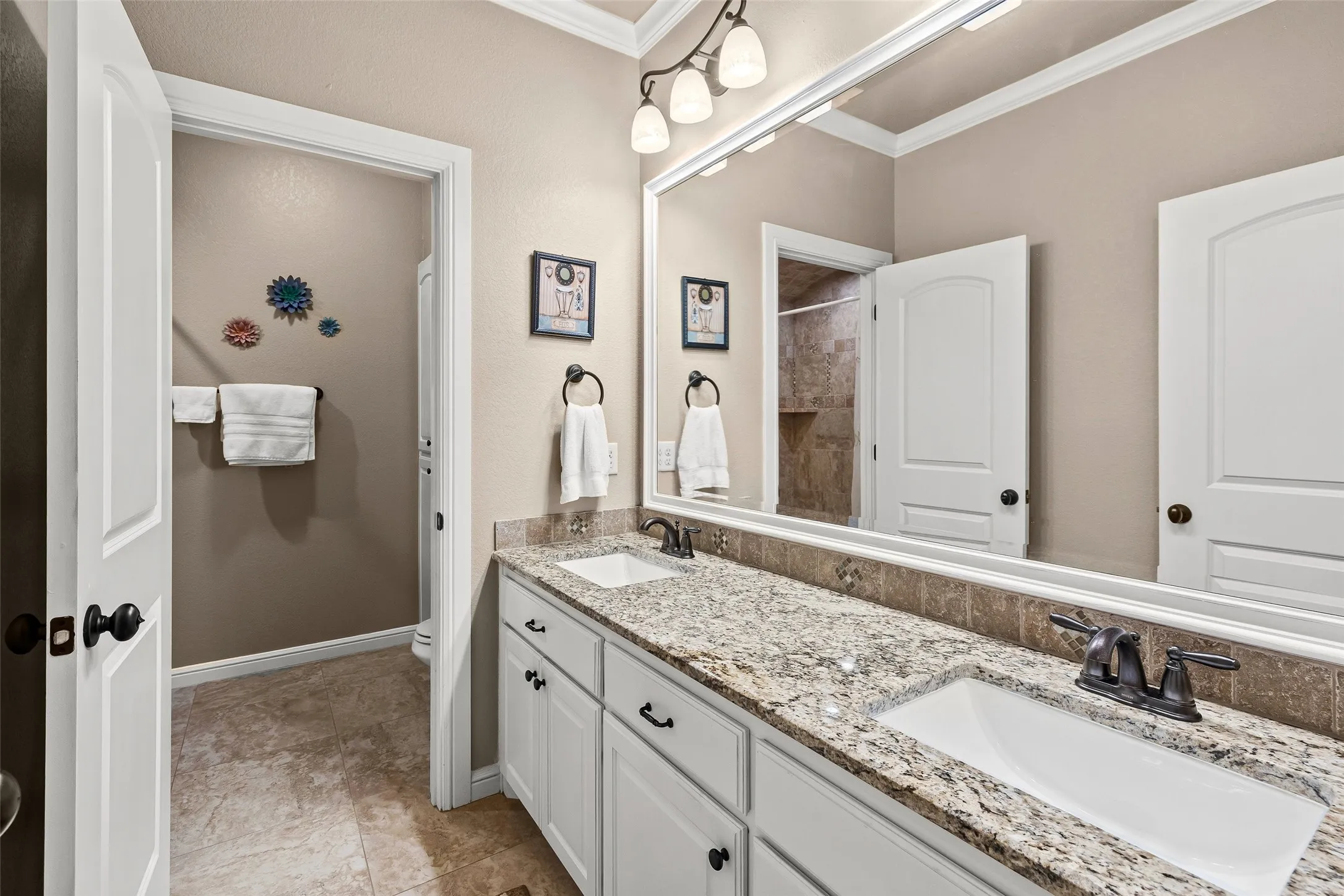 Single Family Residence For Sale in Hood County , 427 River Bank Lane, Granbury, Texas 76049, 4 Bedroom, 3 Bathroom, 2 Garage spaces, 2,542 Sqft, built in 2016, mls#21353750, Real Estate Agent in Granbury, Homes For Sale in Hood county, Homes For Sale in Granbury, Realtor in Granbury Texas, Real Estate Brokerage Independent Realty Texas, Luminita Cordes Realtor