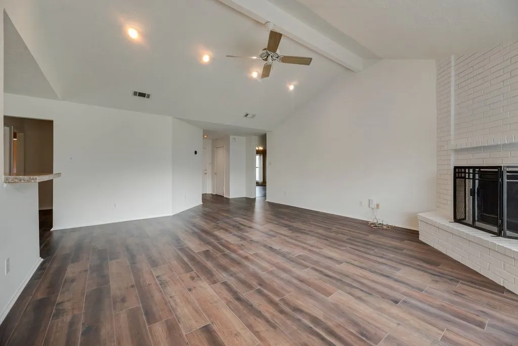 Single Family Residence For Sale in Dallas County , 3225 Willowglen Drive, Mesquite, Texas 75150, 3 Bedroom, 2 Bathroom, 2 Garage spaces, 1,516 Sqft, built in 1981, mls#21352174, Real Estate Agent in Mesquite, Homes For Sale in Dallas county, Homes For Sale in Mesquite, Realtor in Mesquite Texas, Real Estate Brokerage Independent Realty Texas, Luminita Cordes Realtor