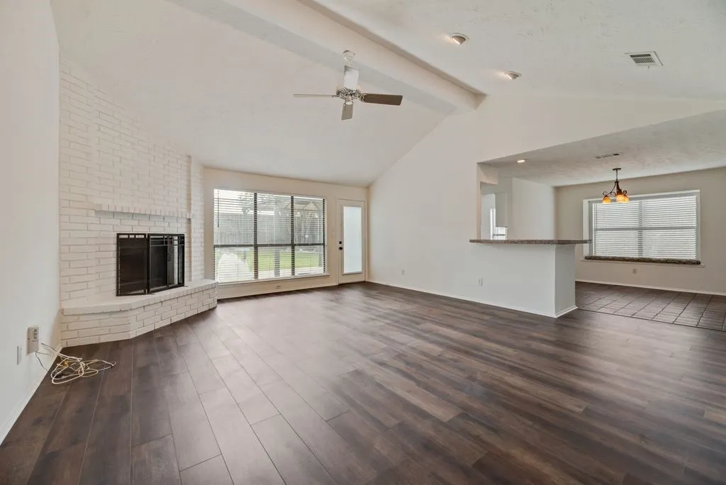 Single Family Residence For Sale in Dallas County , 3225 Willowglen Drive, Mesquite, Texas 75150, 3 Bedroom, 2 Bathroom, 2 Garage spaces, 1,516 Sqft, built in 1981, mls#21352174, Real Estate Agent in Mesquite, Homes For Sale in Dallas county, Homes For Sale in Mesquite, Realtor in Mesquite Texas, Real Estate Brokerage Independent Realty Texas, Luminita Cordes Realtor