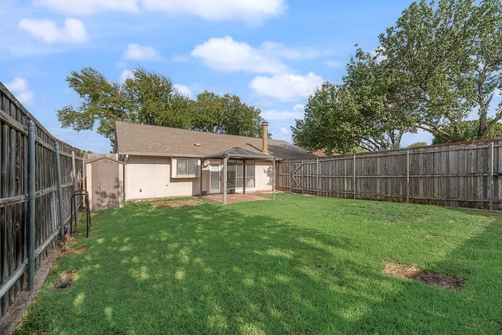 Single Family Residence For Sale in Dallas County , 3225 Willowglen Drive, Mesquite, Texas 75150, 3 Bedroom, 2 Bathroom, 2 Garage spaces, 1,516 Sqft, built in 1981, mls#21352174, Real Estate Agent in Mesquite, Homes For Sale in Dallas county, Homes For Sale in Mesquite, Realtor in Mesquite Texas, Real Estate Brokerage Independent Realty Texas, Luminita Cordes Realtor