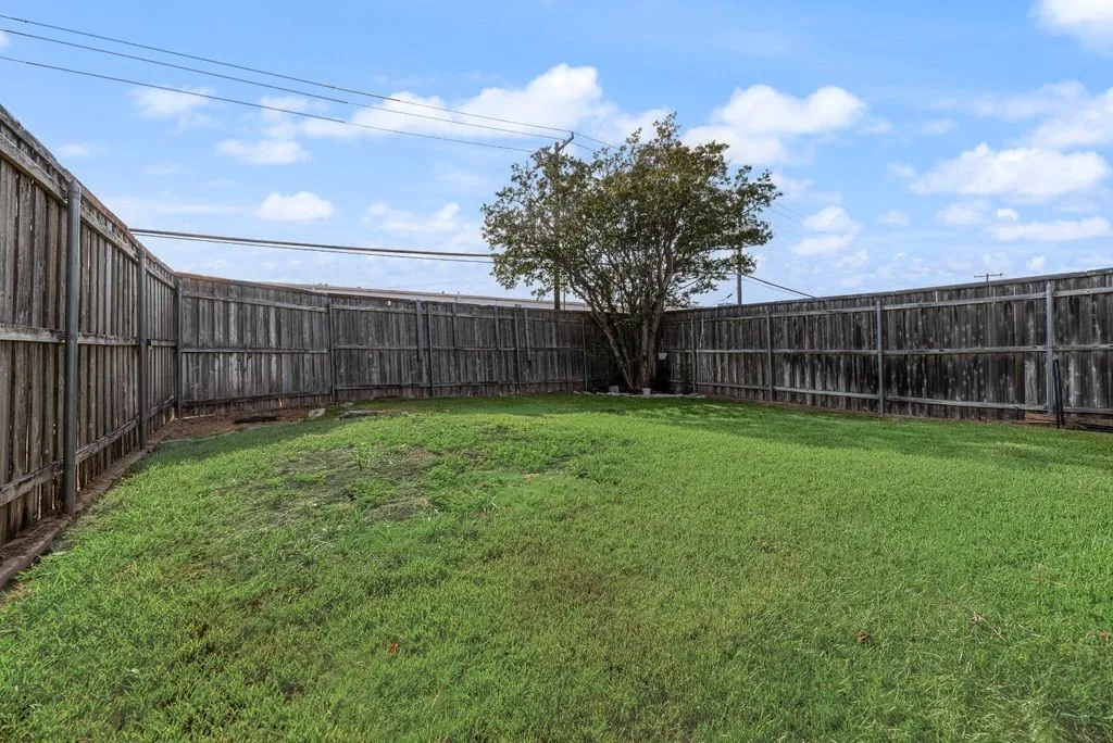 Single Family Residence For Sale in Dallas County , 3225 Willowglen Drive, Mesquite, Texas 75150, 3 Bedroom, 2 Bathroom, 2 Garage spaces, 1,516 Sqft, built in 1981, mls#21352174, Real Estate Agent in Mesquite, Homes For Sale in Dallas county, Homes For Sale in Mesquite, Realtor in Mesquite Texas, Real Estate Brokerage Independent Realty Texas, Luminita Cordes Realtor