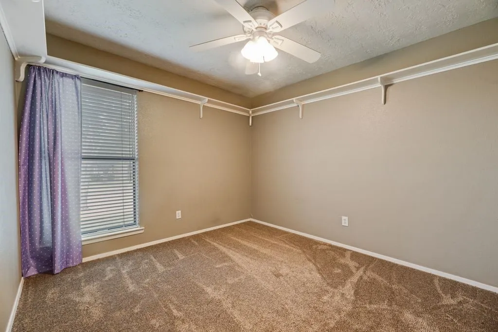 Single Family Residence For Sale in Dallas County , 3225 Willowglen Drive, Mesquite, Texas 75150, 3 Bedroom, 2 Bathroom, 2 Garage spaces, 1,516 Sqft, built in 1981, mls#21352174, Real Estate Agent in Mesquite, Homes For Sale in Dallas county, Homes For Sale in Mesquite, Realtor in Mesquite Texas, Real Estate Brokerage Independent Realty Texas, Luminita Cordes Realtor