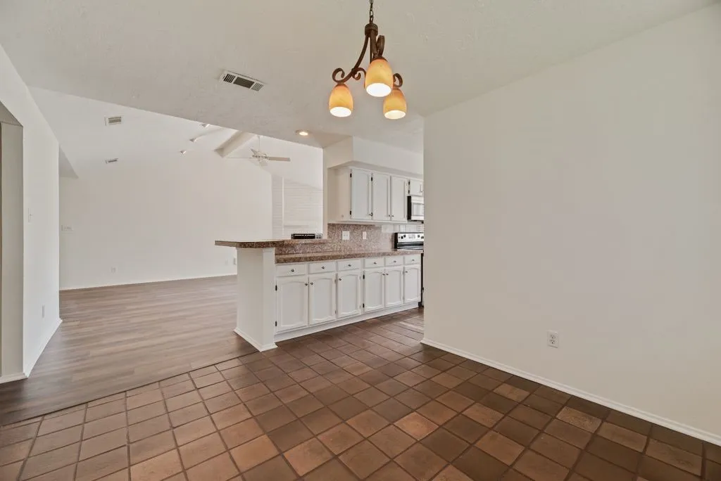 Single Family Residence For Sale in Dallas County , 3225 Willowglen Drive, Mesquite, Texas 75150, 3 Bedroom, 2 Bathroom, 2 Garage spaces, 1,516 Sqft, built in 1981, mls#21352174, Real Estate Agent in Mesquite, Homes For Sale in Dallas county, Homes For Sale in Mesquite, Realtor in Mesquite Texas, Real Estate Brokerage Independent Realty Texas, Luminita Cordes Realtor