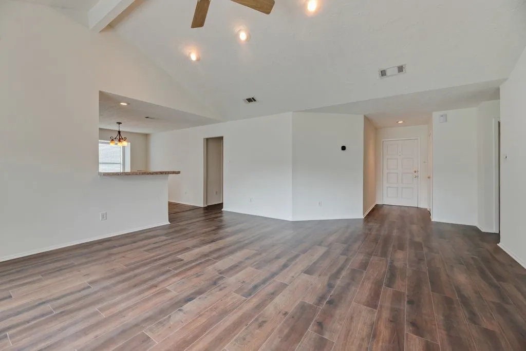 Single Family Residence For Sale in Dallas County , 3225 Willowglen Drive, Mesquite, Texas 75150, 3 Bedroom, 2 Bathroom, 2 Garage spaces, 1,516 Sqft, built in 1981, mls#21352174, Real Estate Agent in Mesquite, Homes For Sale in Dallas county, Homes For Sale in Mesquite, Realtor in Mesquite Texas, Real Estate Brokerage Independent Realty Texas, Luminita Cordes Realtor