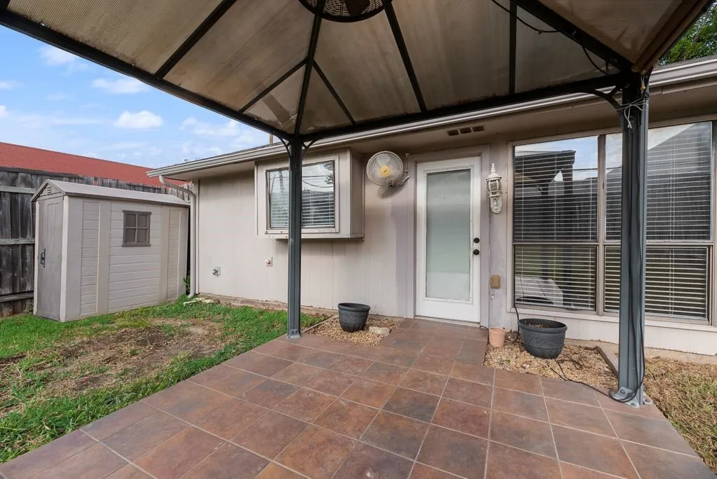Single Family Residence For Sale in Dallas County , 3225 Willowglen Drive, Mesquite, Texas 75150, 3 Bedroom, 2 Bathroom, 2 Garage spaces, 1,516 Sqft, built in 1981, mls#21352174, Real Estate Agent in Mesquite, Homes For Sale in Dallas county, Homes For Sale in Mesquite, Realtor in Mesquite Texas, Real Estate Brokerage Independent Realty Texas, Luminita Cordes Realtor