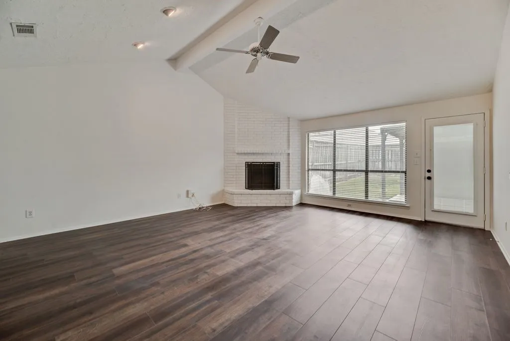 Single Family Residence For Sale in Dallas County , 3225 Willowglen Drive, Mesquite, Texas 75150, 3 Bedroom, 2 Bathroom, 2 Garage spaces, 1,516 Sqft, built in 1981, mls#21352174, Real Estate Agent in Mesquite, Homes For Sale in Dallas county, Homes For Sale in Mesquite, Realtor in Mesquite Texas, Real Estate Brokerage Independent Realty Texas, Luminita Cordes Realtor