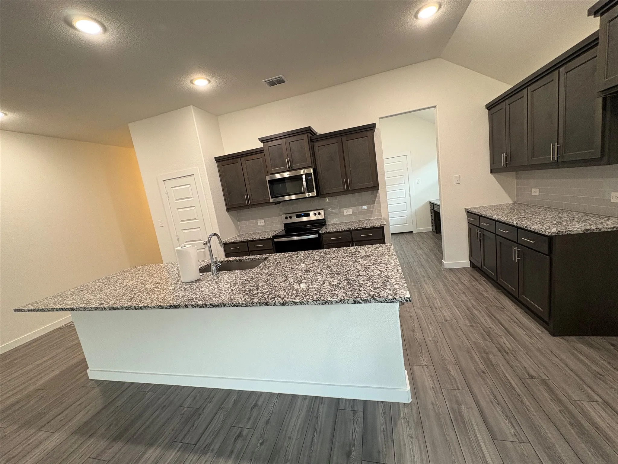 Single Family Residence For Rent in Hunt County , 3258 Feller Lane, Royse City, Texas 75189, 3 Bedroom, 2 Bathroom, 2 Garage spaces, 1,881 Sqft, built in 2021, mls#21353228, Real Estate Agent in Royse City, Homes For Rent in Hunt county, Homes For Rent in Royse City, Realtor in Royse City Texas, Real Estate Brokerage Independent Realty Texas, Luminita Cordes Realtor